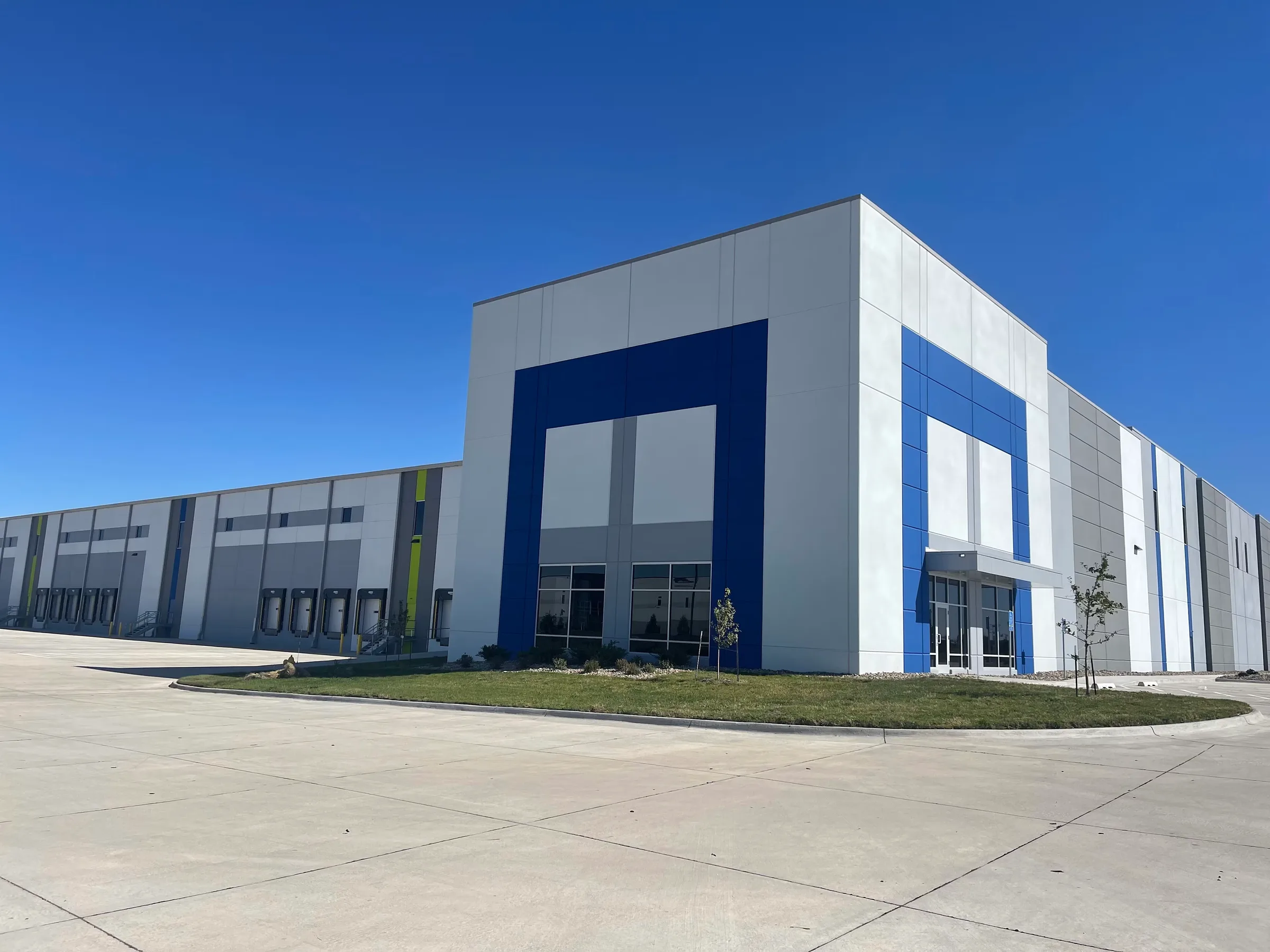 Urban Loop Commerce Park Bldg 1 — Lease in Urbandale, IA, photo 4 of 5