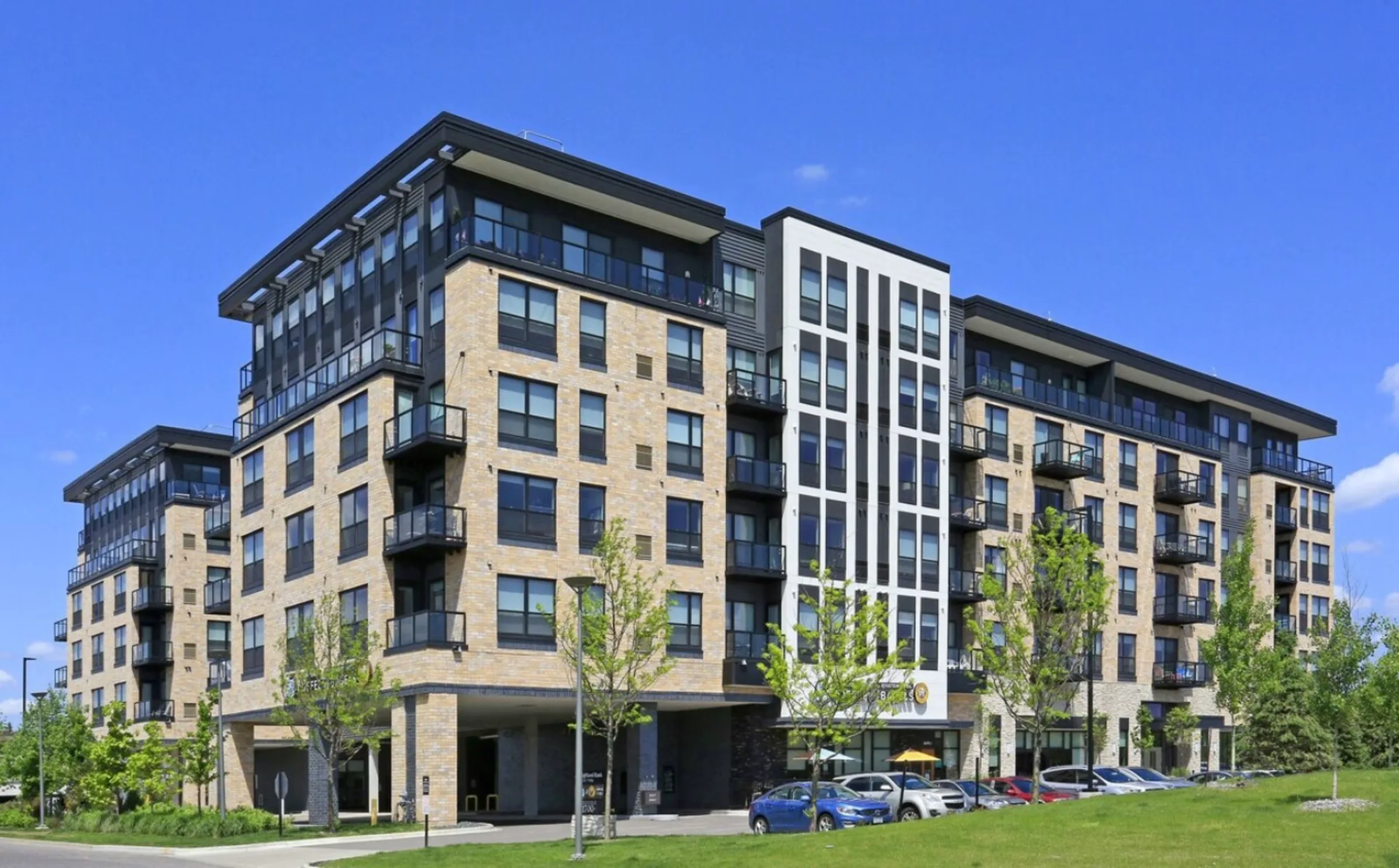 Residences at 1700 — Lease in Minnetonka, MN, photo 2 of 3