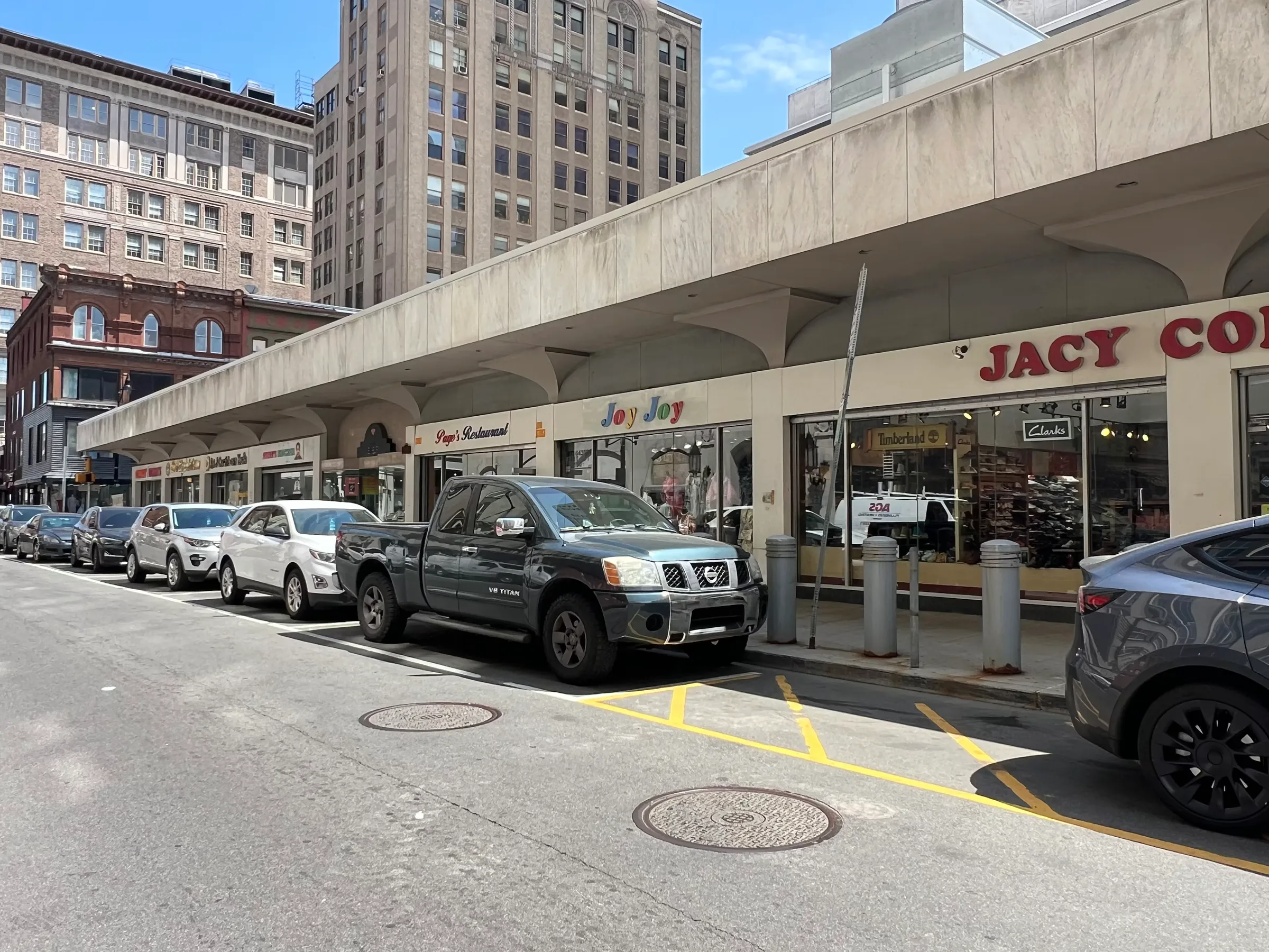 Prudential Plaza Retail — Lease in Newark, NJ, photo 1 of 8