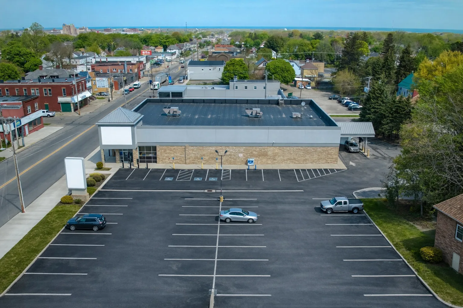 2715 Parade Street — Lease in Erie, PA, photo 1 of 4