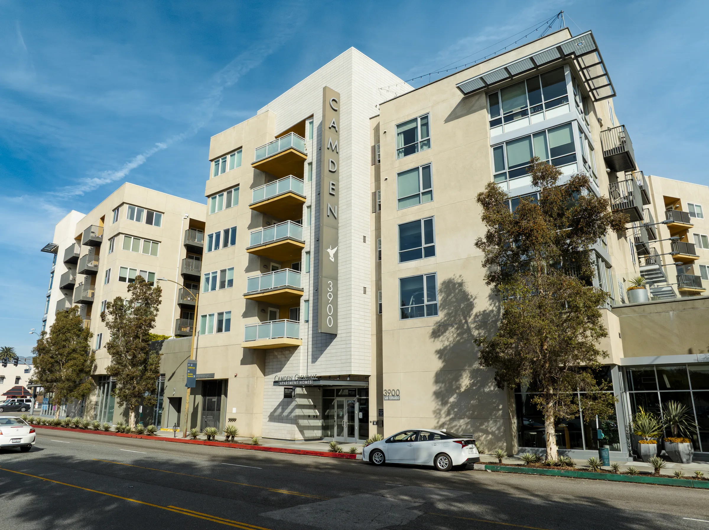 Camden Apartments Glendale — Lease in Glendale, CA, photo 2 of 3