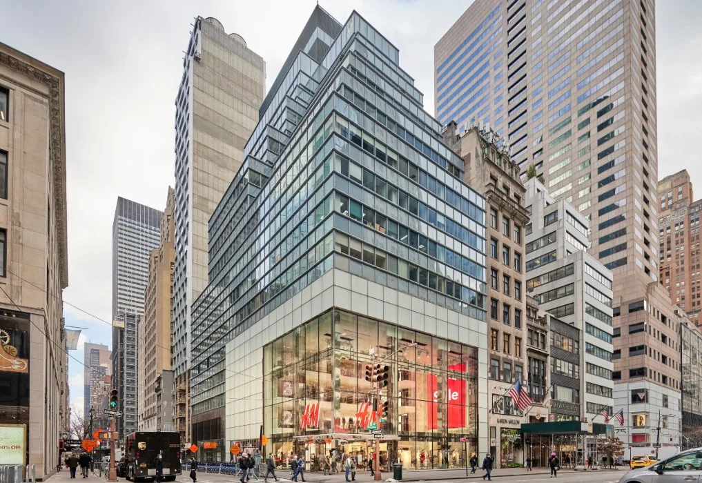 589 FIFTH AVENUE — Lease in New York City, NY, photo 1 of 1
