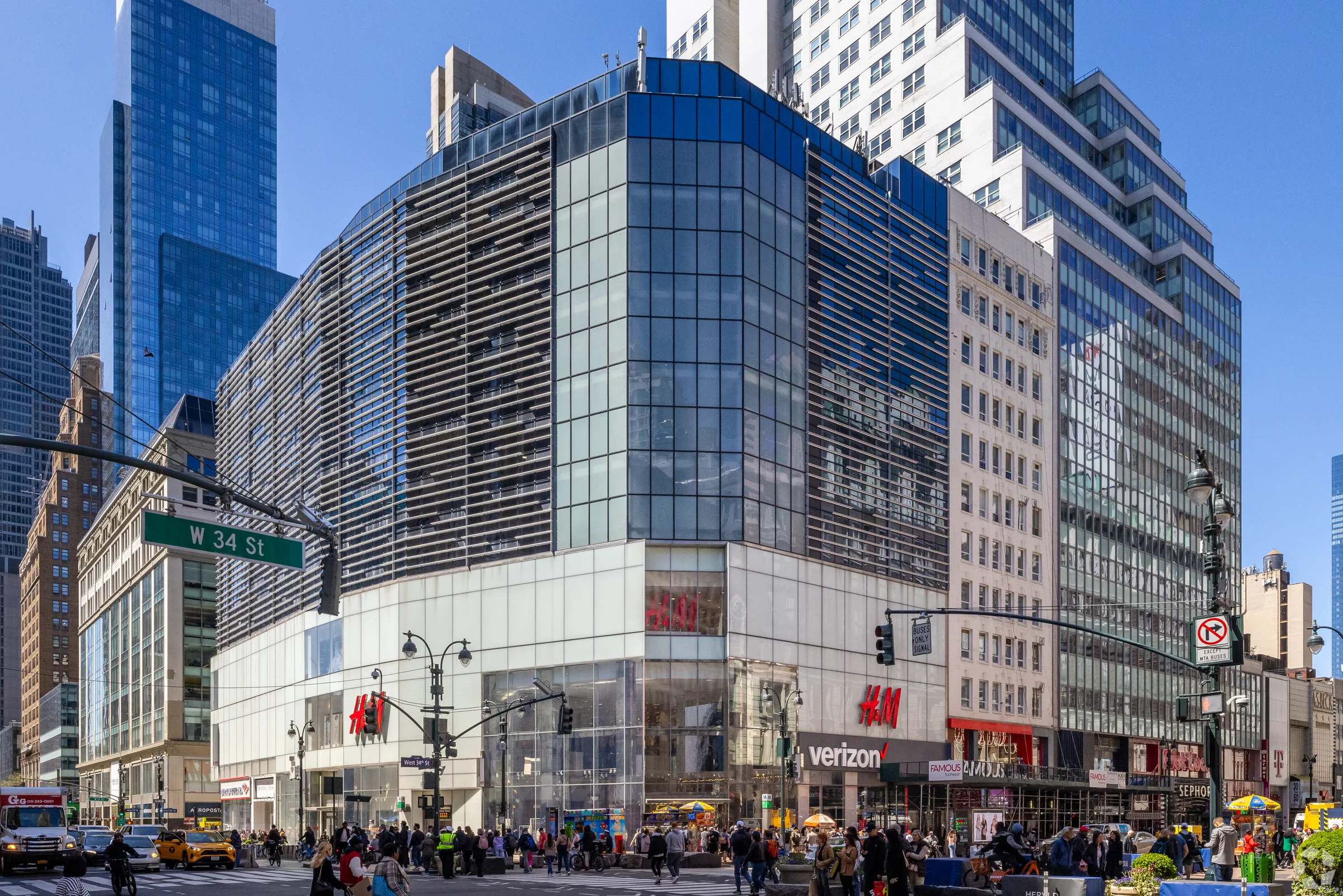 Herald Center — Lease in New York City, NY, photo 1 of 1