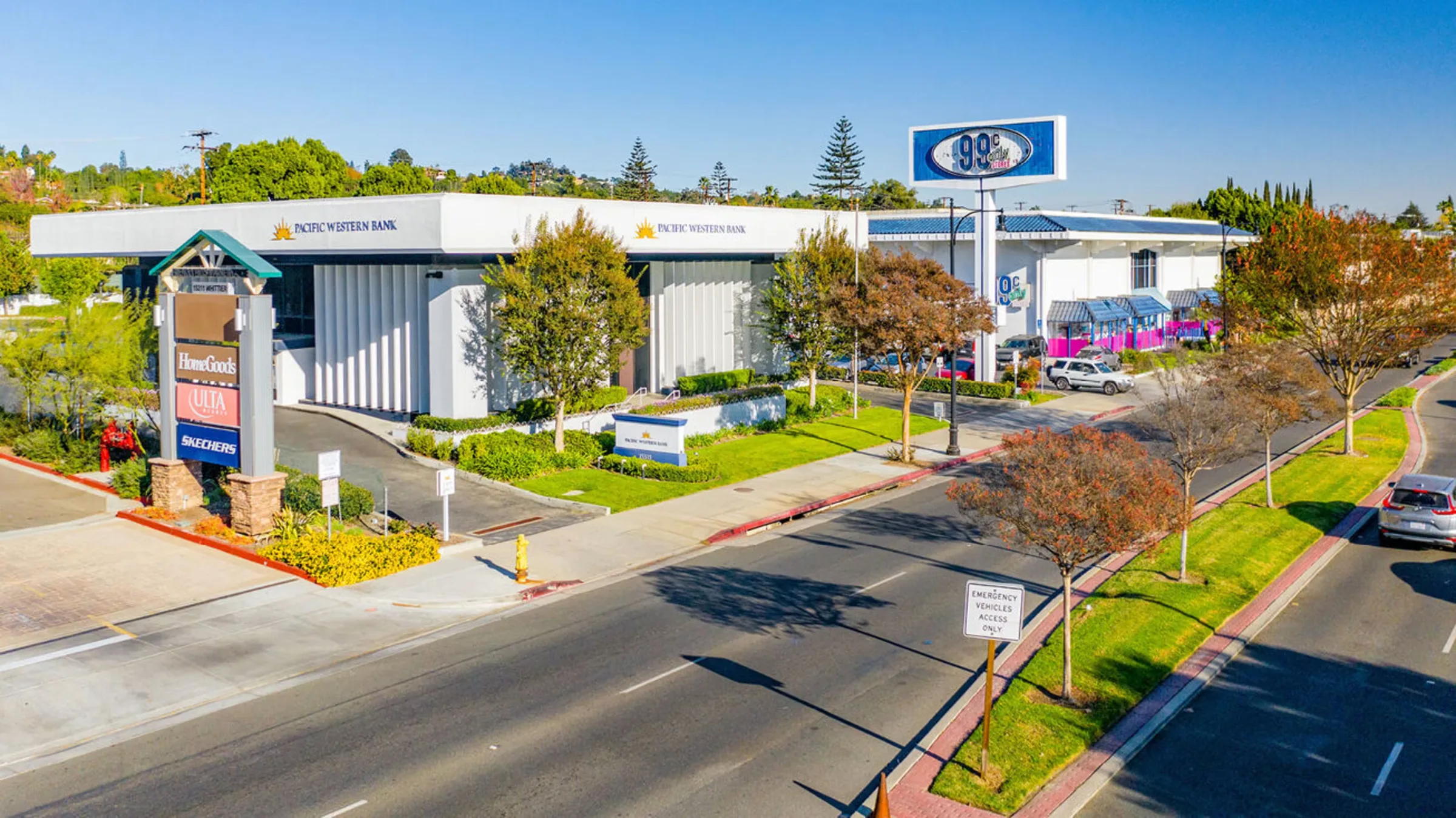 Pacific Western Bank — Lease in Whittier, CA, photo 1 of 3