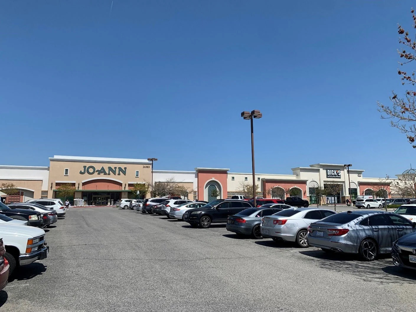 Centre Pointe Village — Lease in Santa Clarita, CA, photo 1 of 3