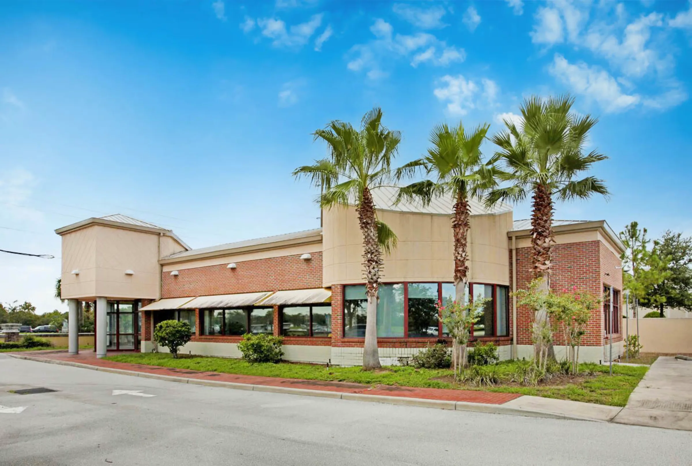Freestanding 2nd Gen. Restaurant with Drive-Thru… — Lease in Altamonte Springs, FL, photo 2 of 2