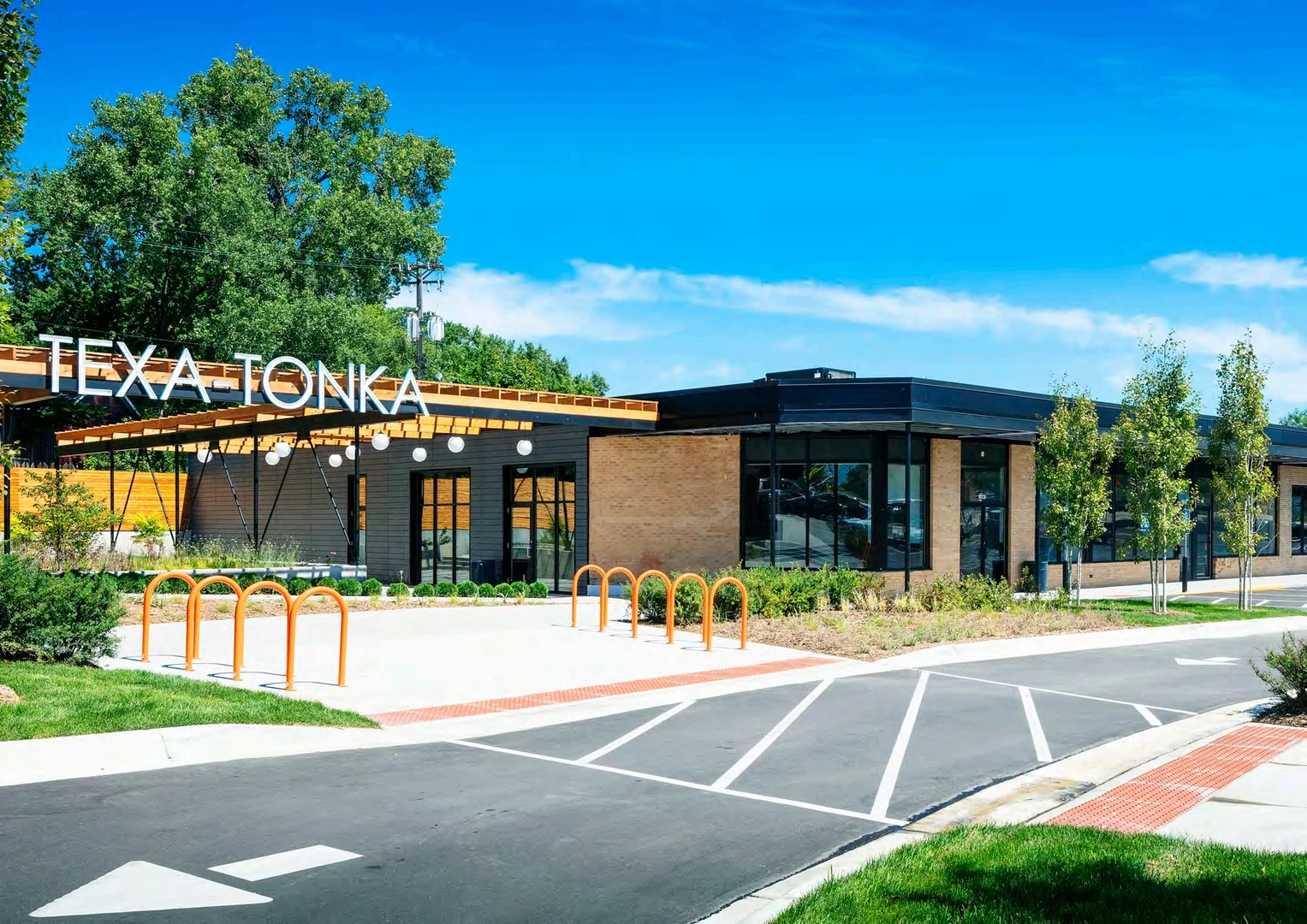 Texa Tonka Shopping Center — Lease in St Louis Park, MN, photo 1 of 4