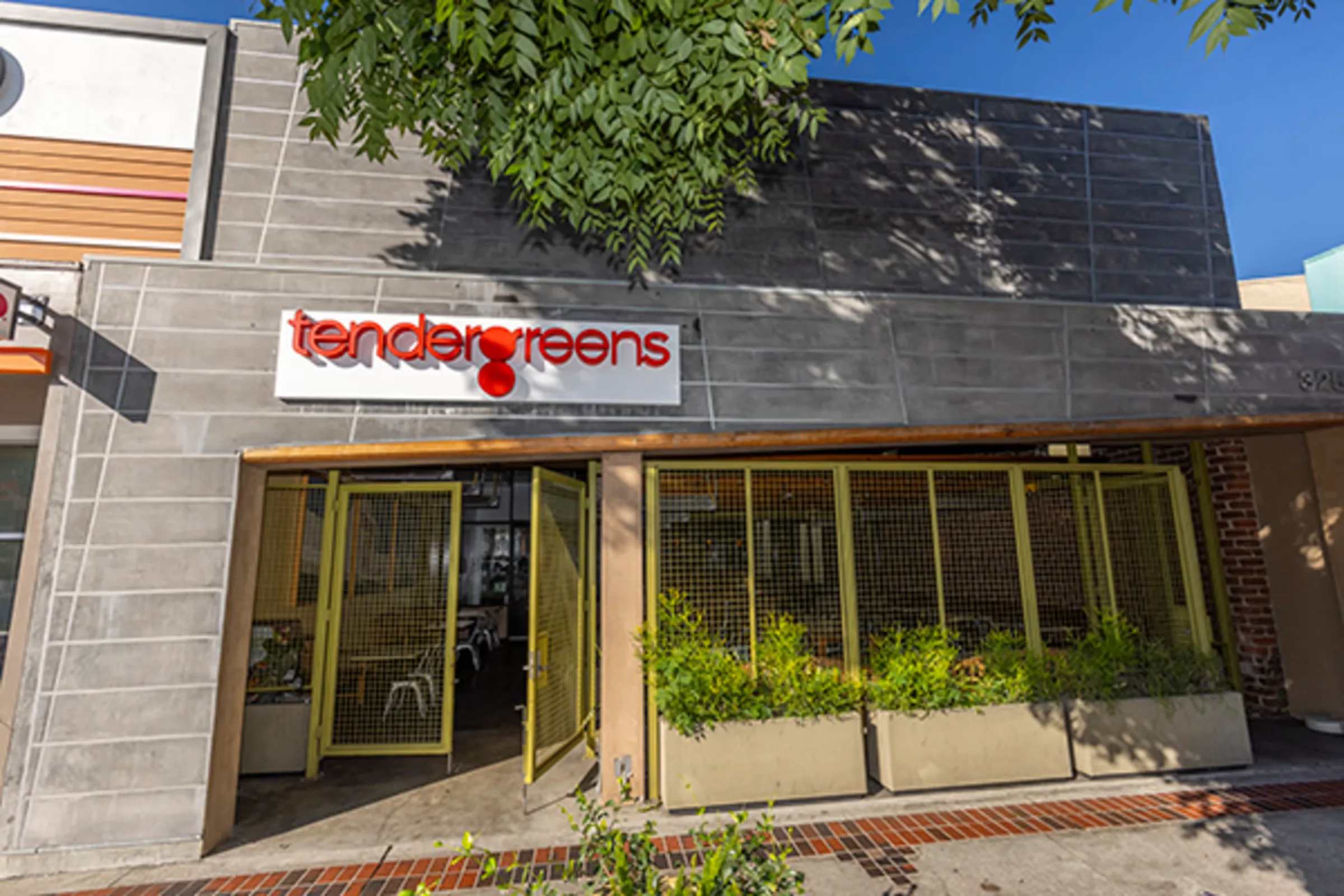 325 N San Fernando Blvd — Lease in Burbank, CA, photo 2 of 4