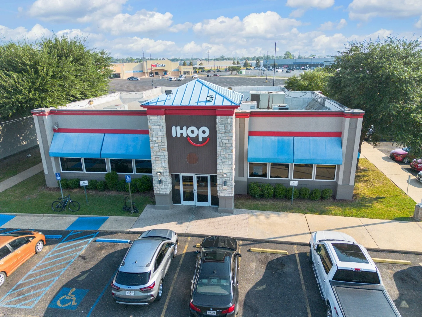 Former IHOP — Lease in Alexandria, LA, photo 1 of 1