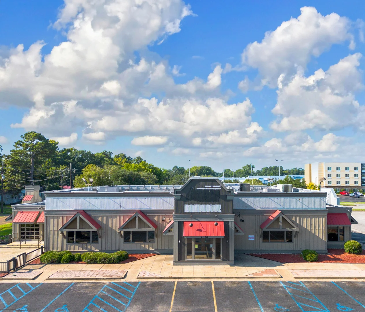 Freestanding Restaurant — Lease in Alexandria, LA, photo 2 of 3