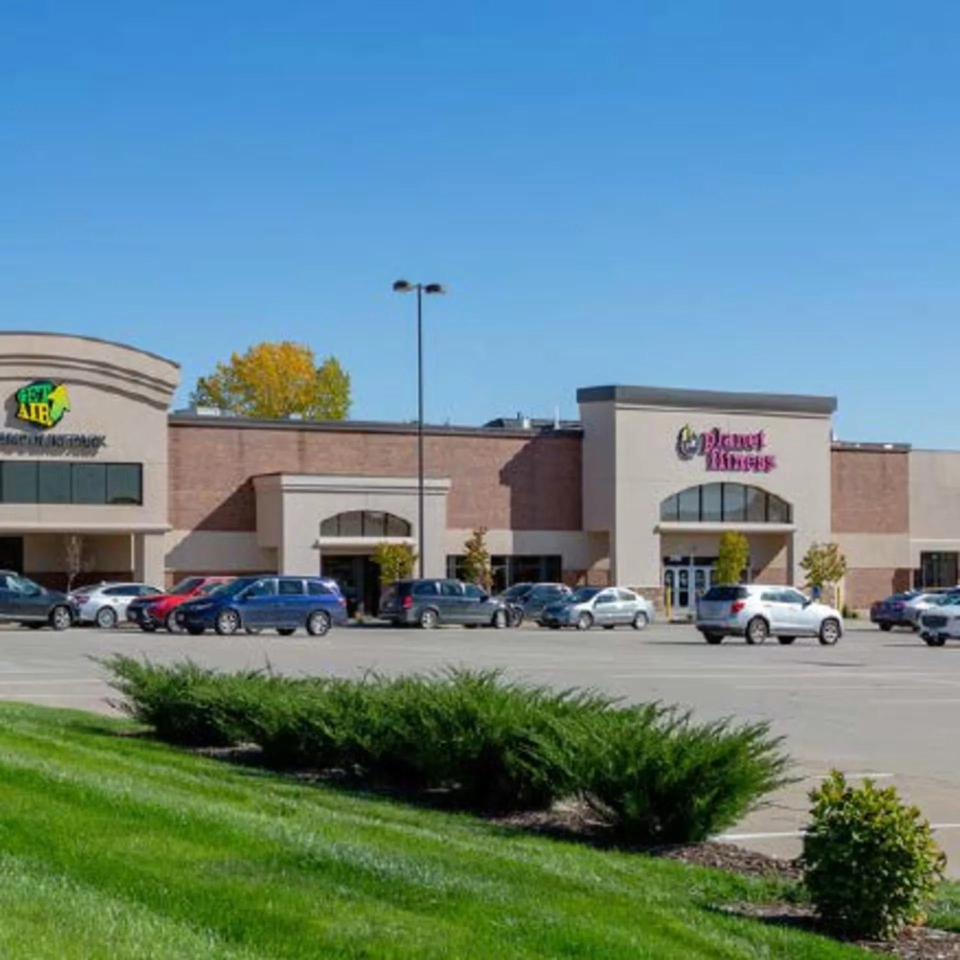 Urban Town Center — Lease in Urbandale, IA, photo 1 of 1
