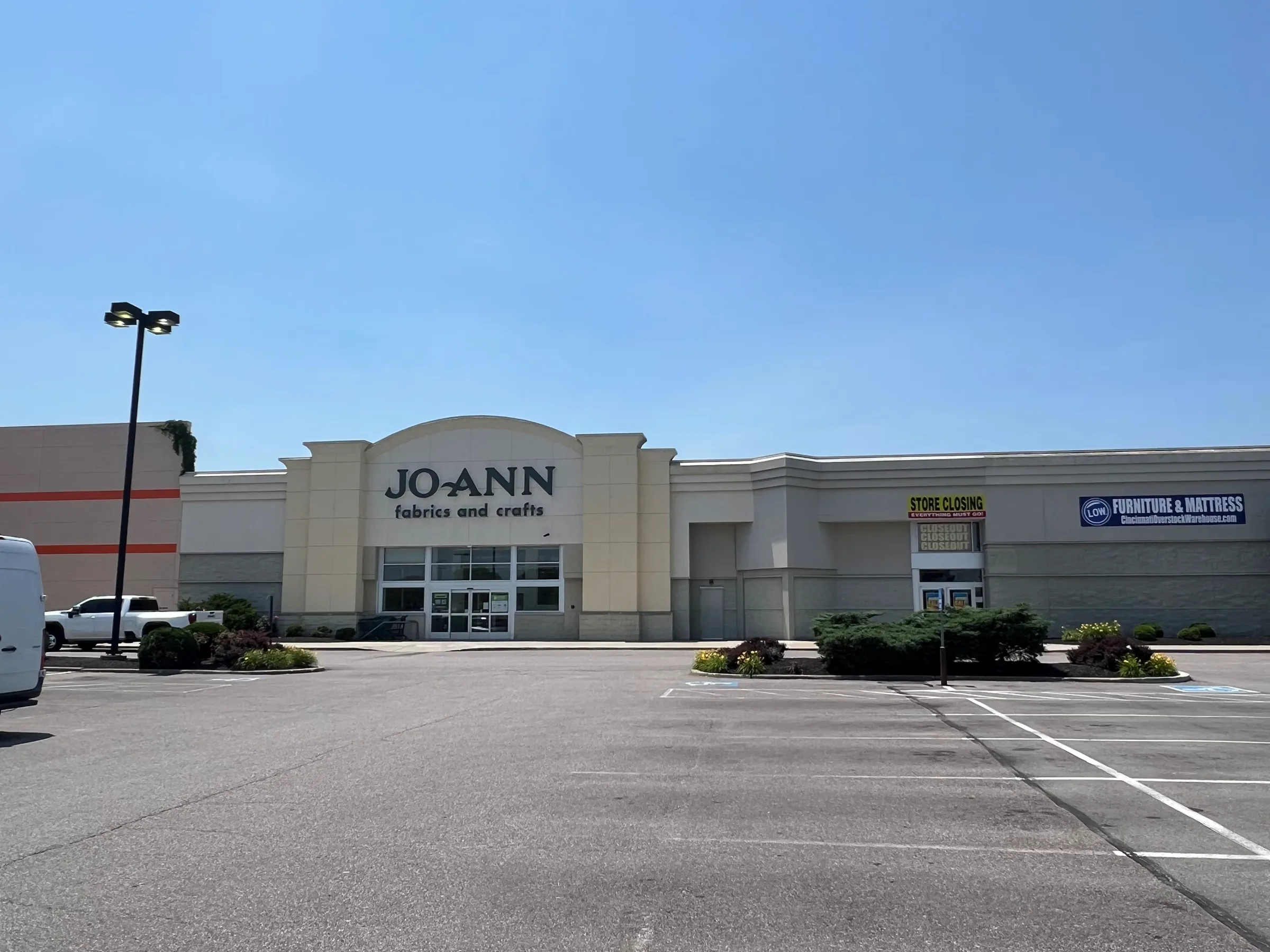 Houston Lakes Retail Center