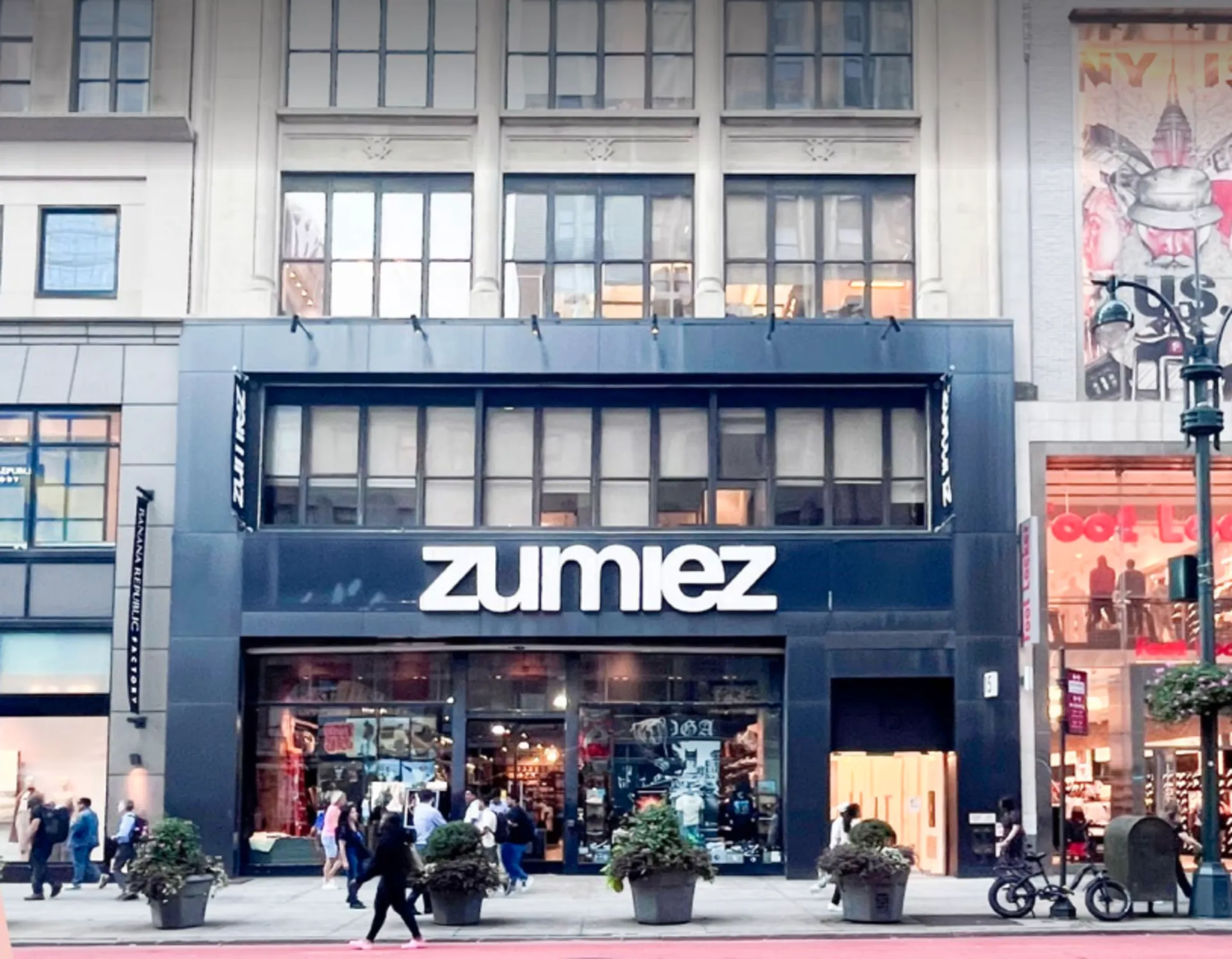 15 W 34th Street — Lease in New York City, NY, photo 1 of 2