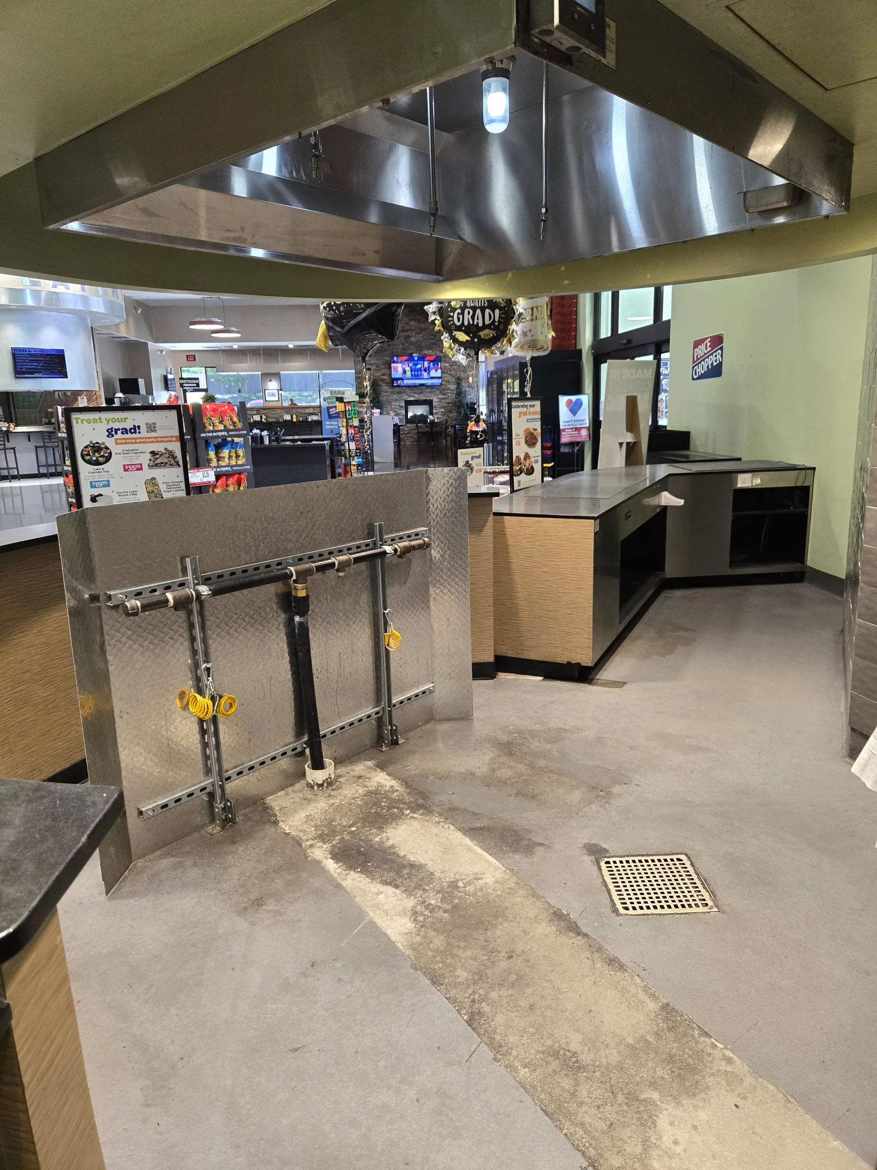 Price Chopper — Lease in Overland Park, KS, photo 2 of 7