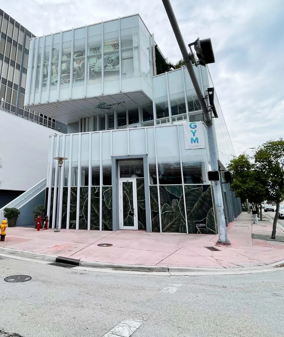 1000 17th St — Lease in Miami Beach, FL, photo 2 of 3