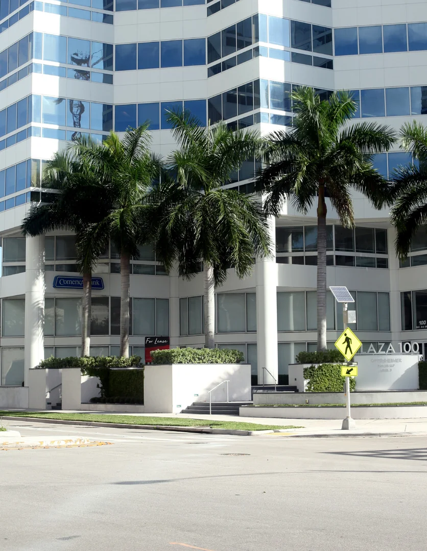 Plaza 100 - Retail — Lease in Fort Lauderdale, FL, photo 1 of 5