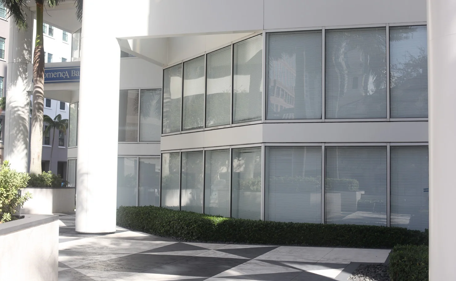 Plaza 100 - Retail — Lease in Fort Lauderdale, FL, photo 3 of 5