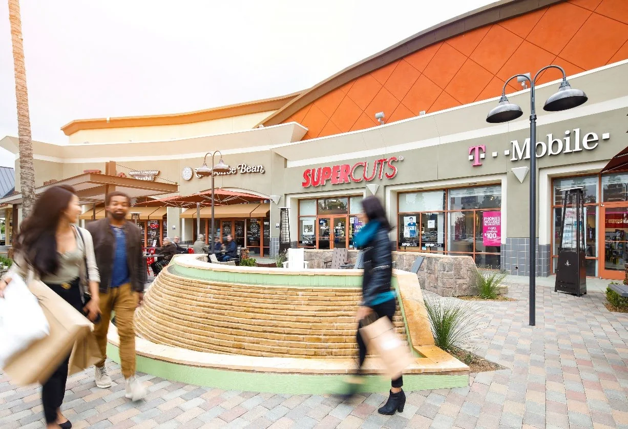 Reseda Shopping Center: Northridge — Lease in Northridge, CA, photo 1 of 6