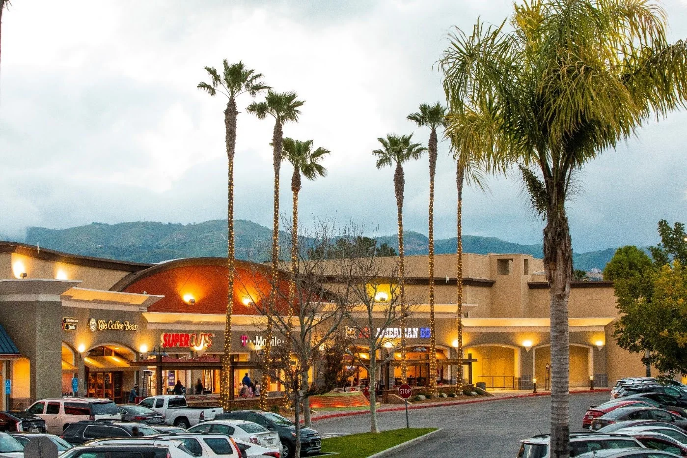 Reseda Shopping Center: Northridge — Lease in Northridge, CA, photo 5 of 6