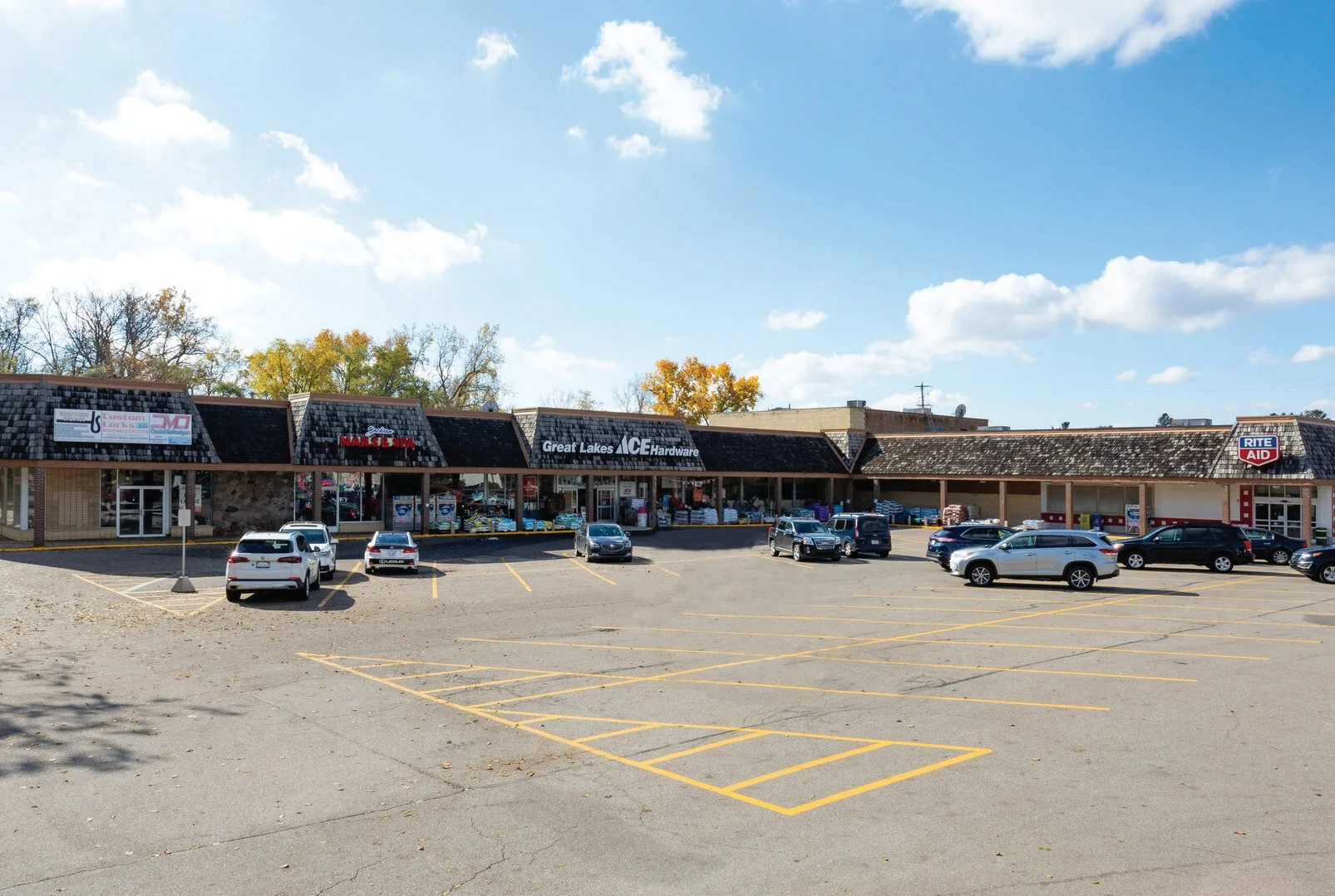 Yorkridge Shopping Center — Lease in Jackson, MI, photo 1 of 1