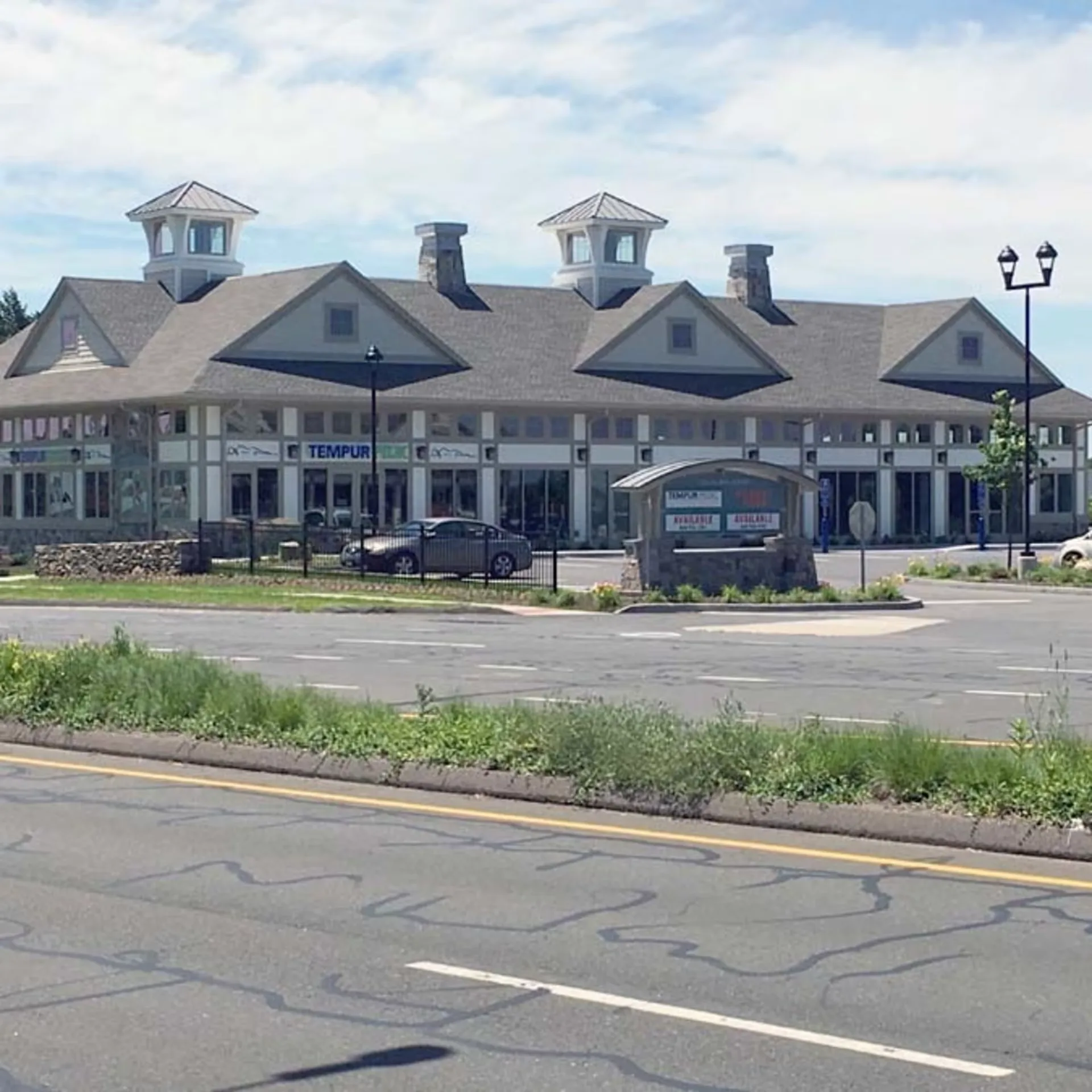 Building 1 — Lease in South Windsor, CT, photo 1 of 1