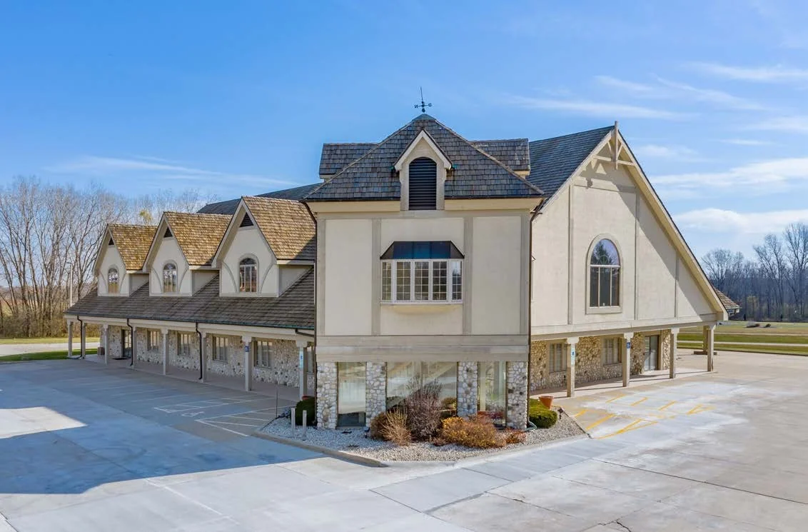 N112W18741 Mequon Rd — Lease in Germantown, WI, photo 1 of 2