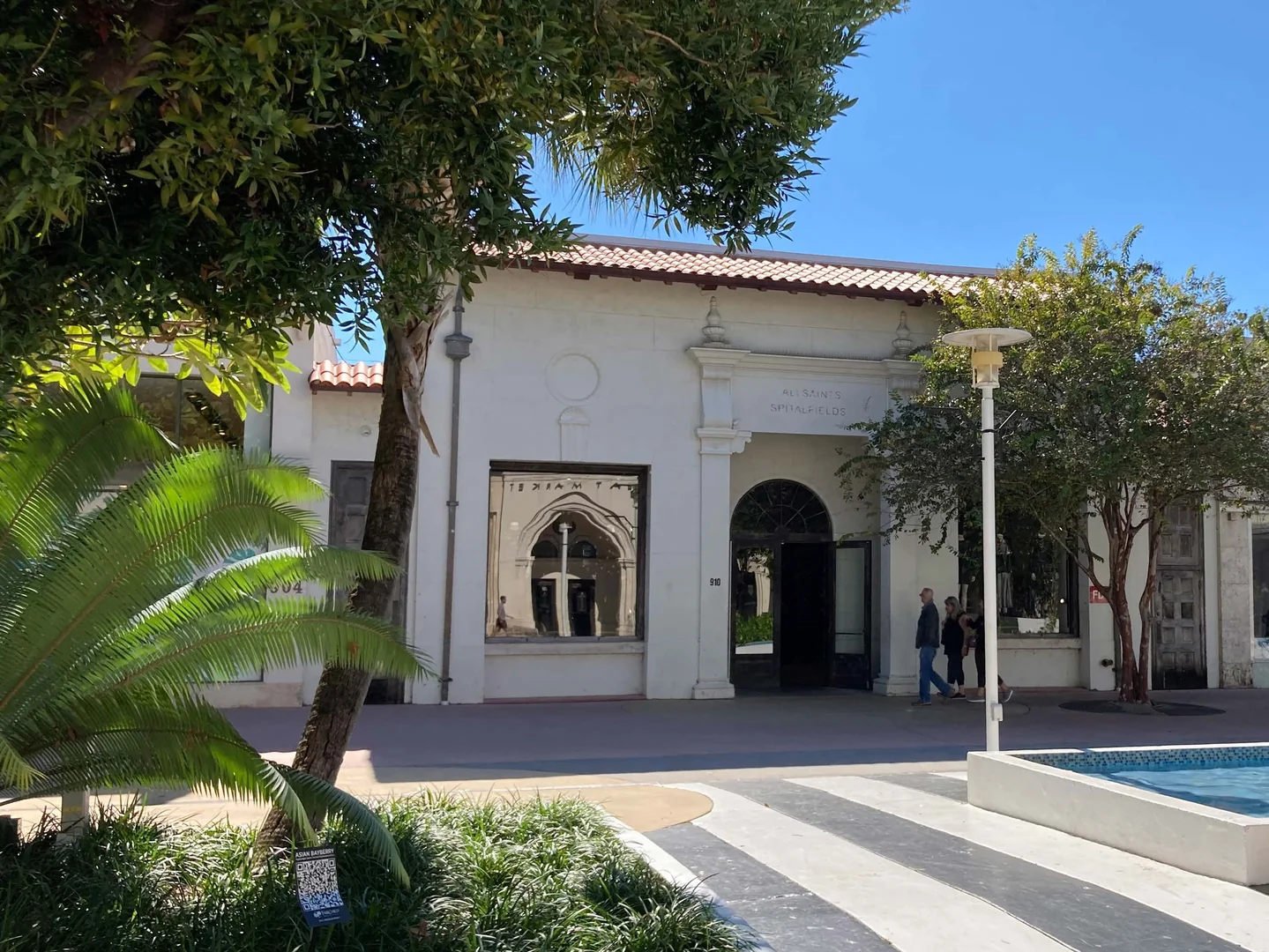910 Lincoln Rd — Lease in Miami Beach, FL, photo 2 of 6