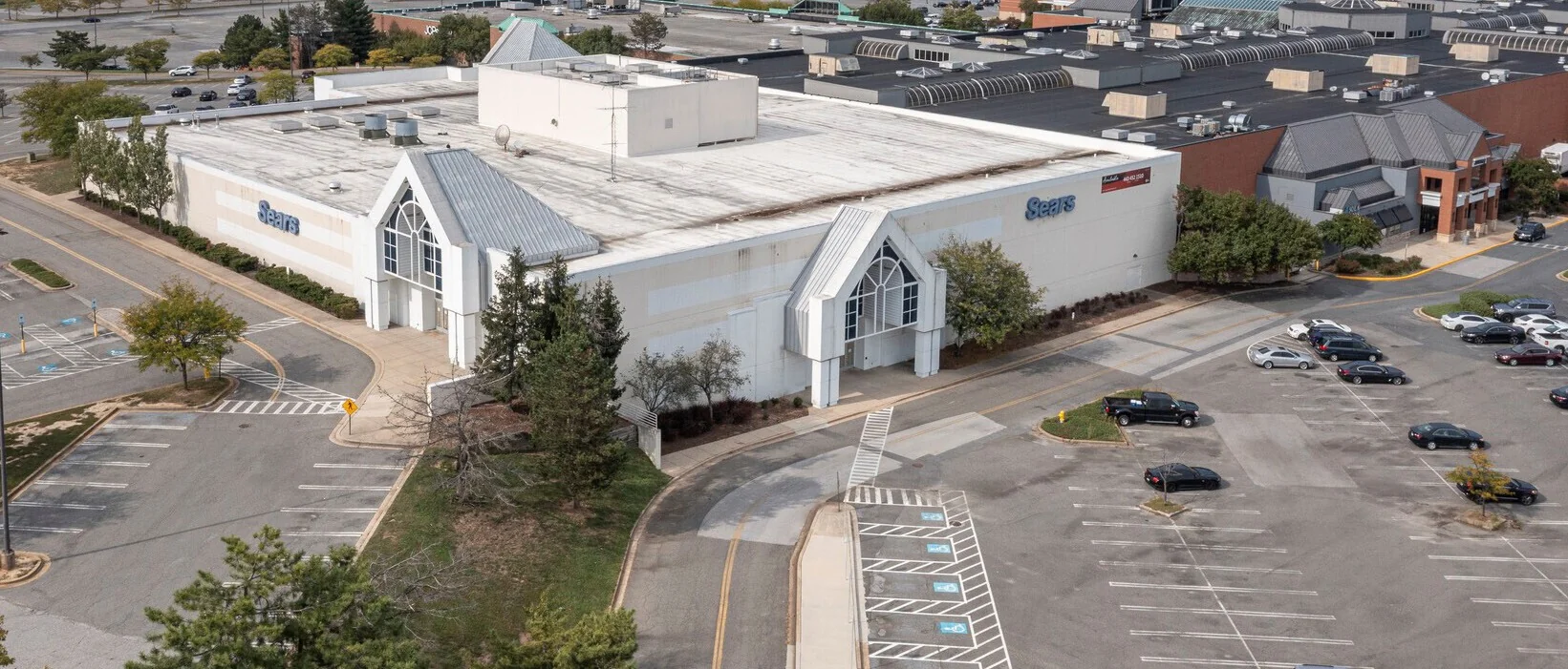 St. Charles Towne Cemter — Lease in Waldorf, MD, photo 1 of 2