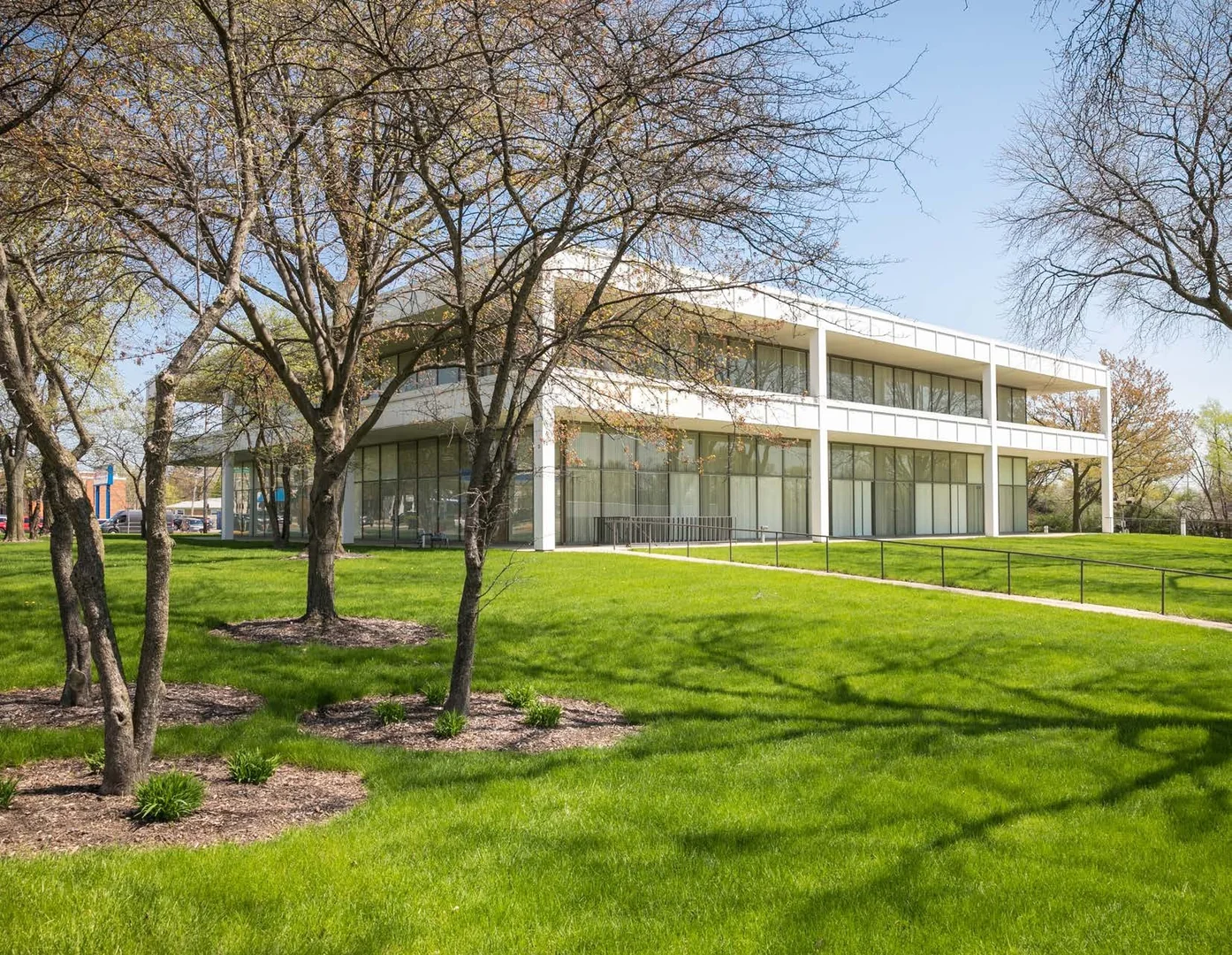 4747 Dempster St — Lease in Skokie, IL, photo 1 of 3