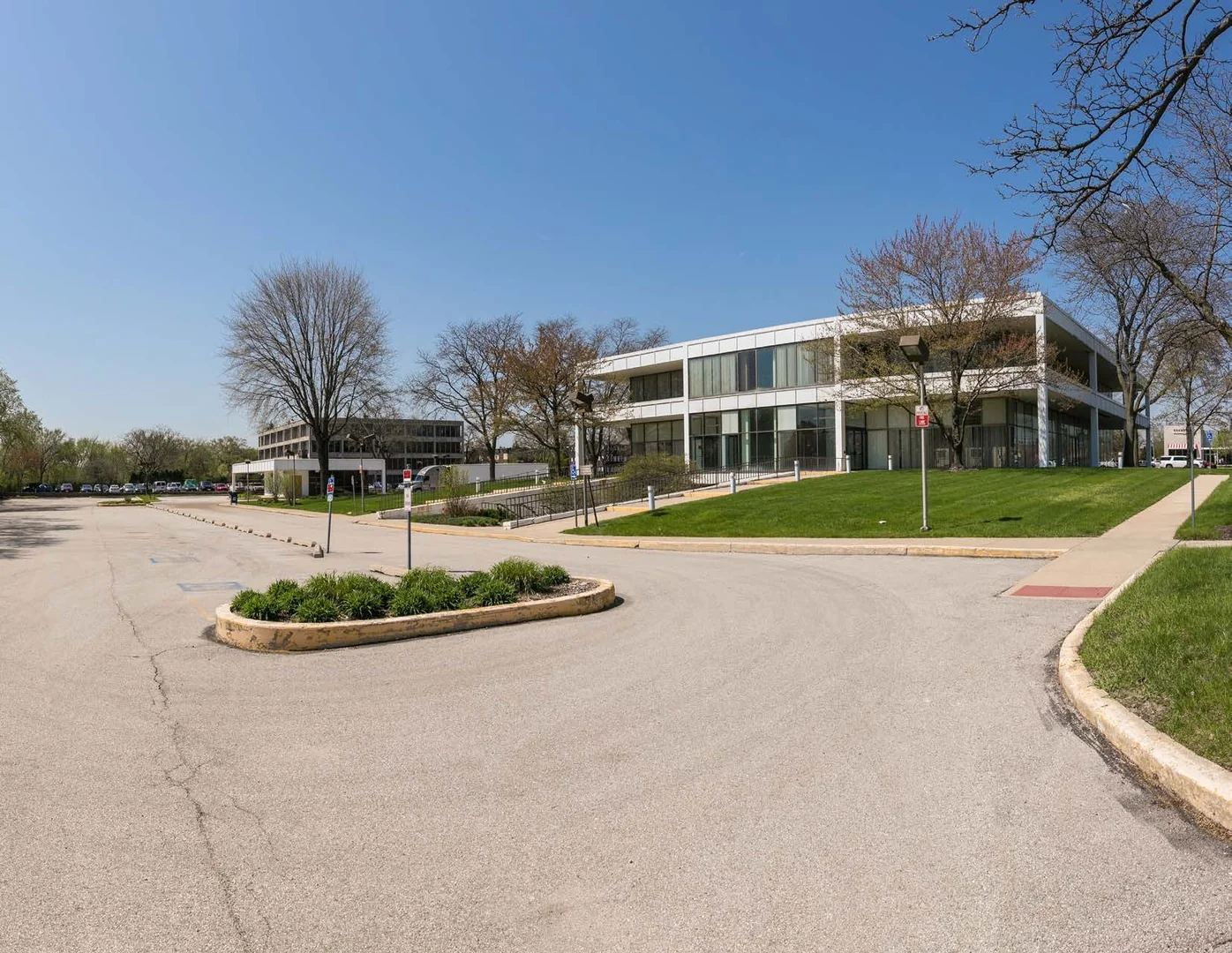 4747 Dempster St — Lease in Skokie, IL, photo 3 of 3