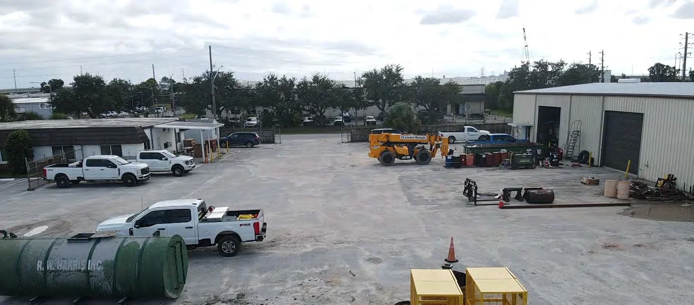 12300 44th St N — Lease in Clearwater, FL, photo 2 of 2