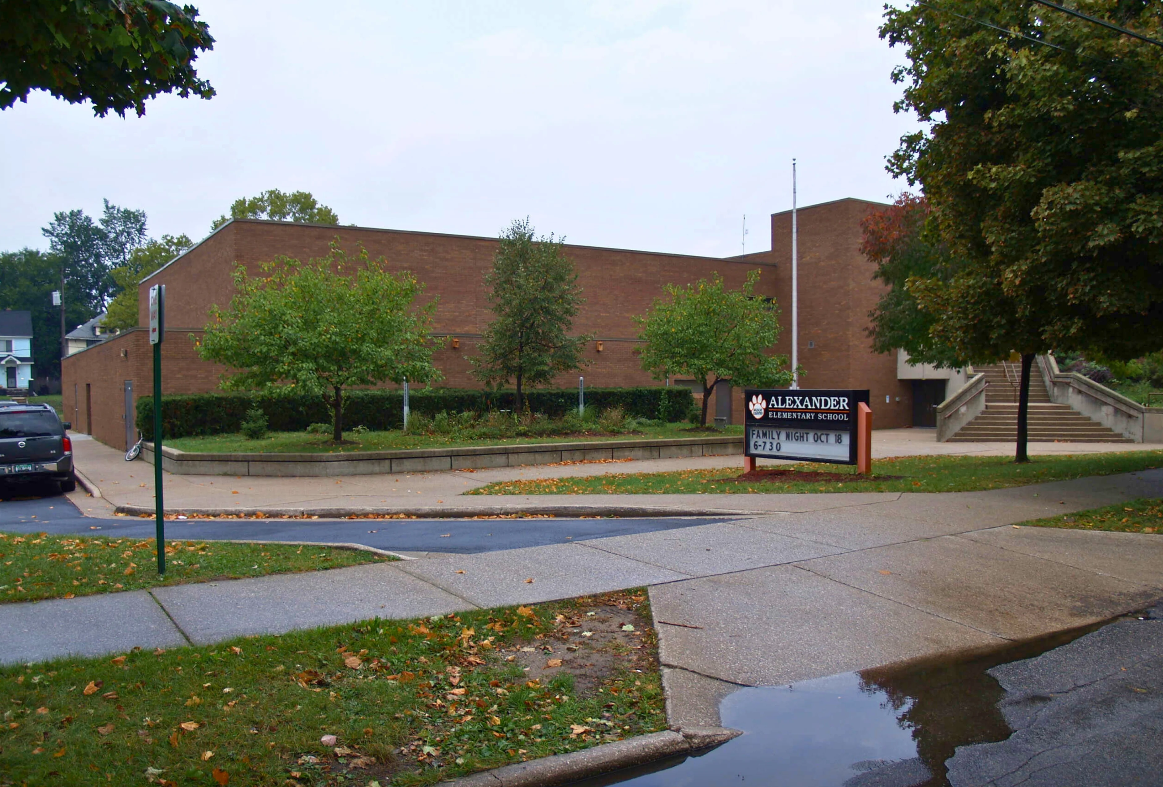 1010 Alexander St SE — Sale in Grand Rapids, MI, photo 1 of 4