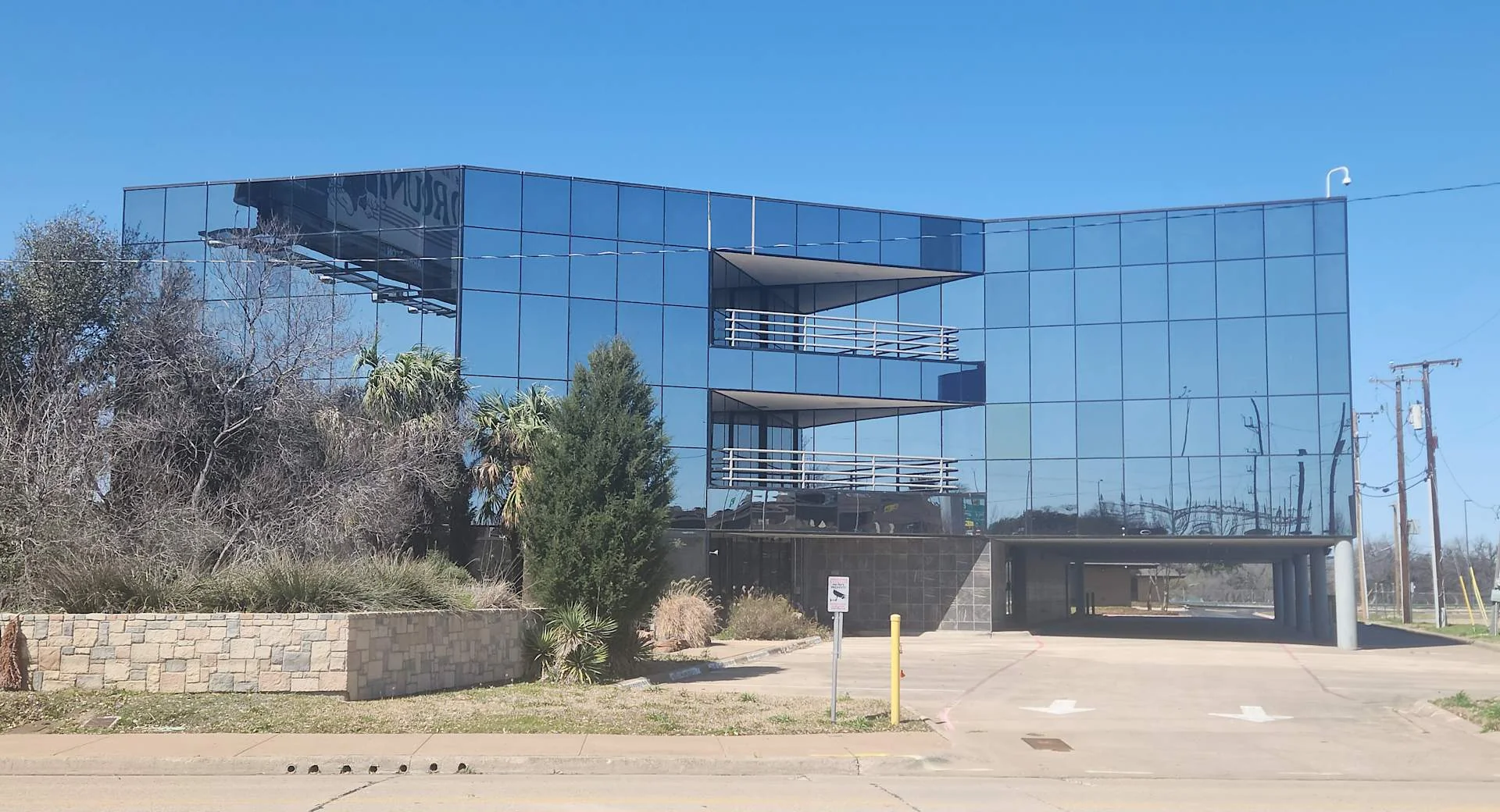 Colonial Savings Bank Building — Sale in Fort Worth, TX, photo 2 of 2