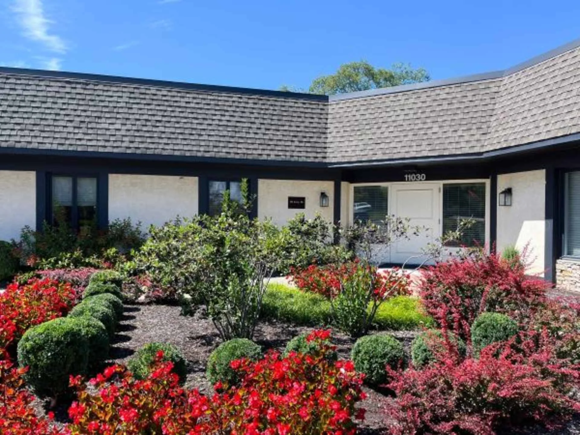 11030 Granada Ln — Sale in Overland Park, KS, photo 1 of 7