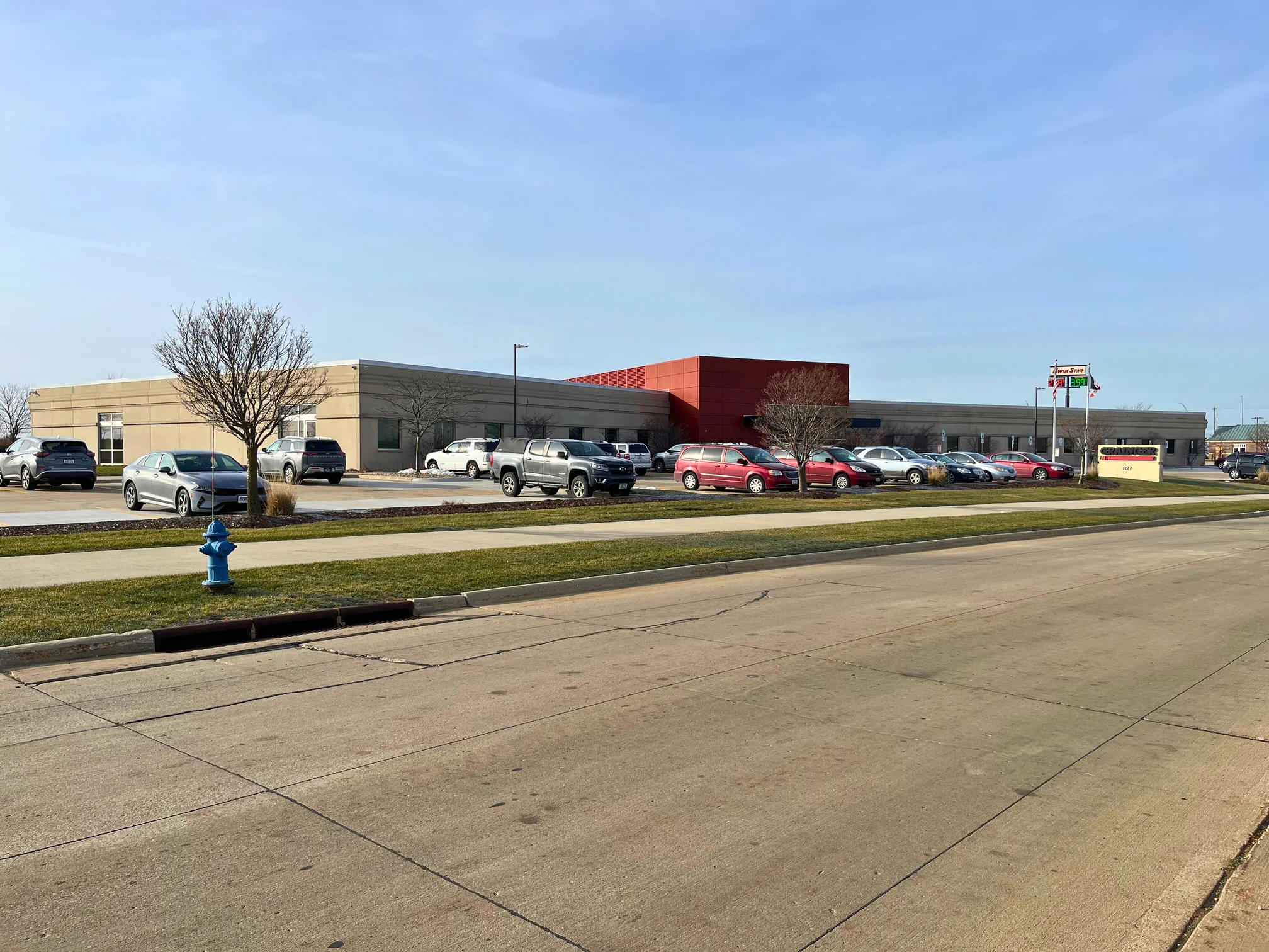 827 Fisher Drive — Sale in Waterloo, IA, photo 1 of 4