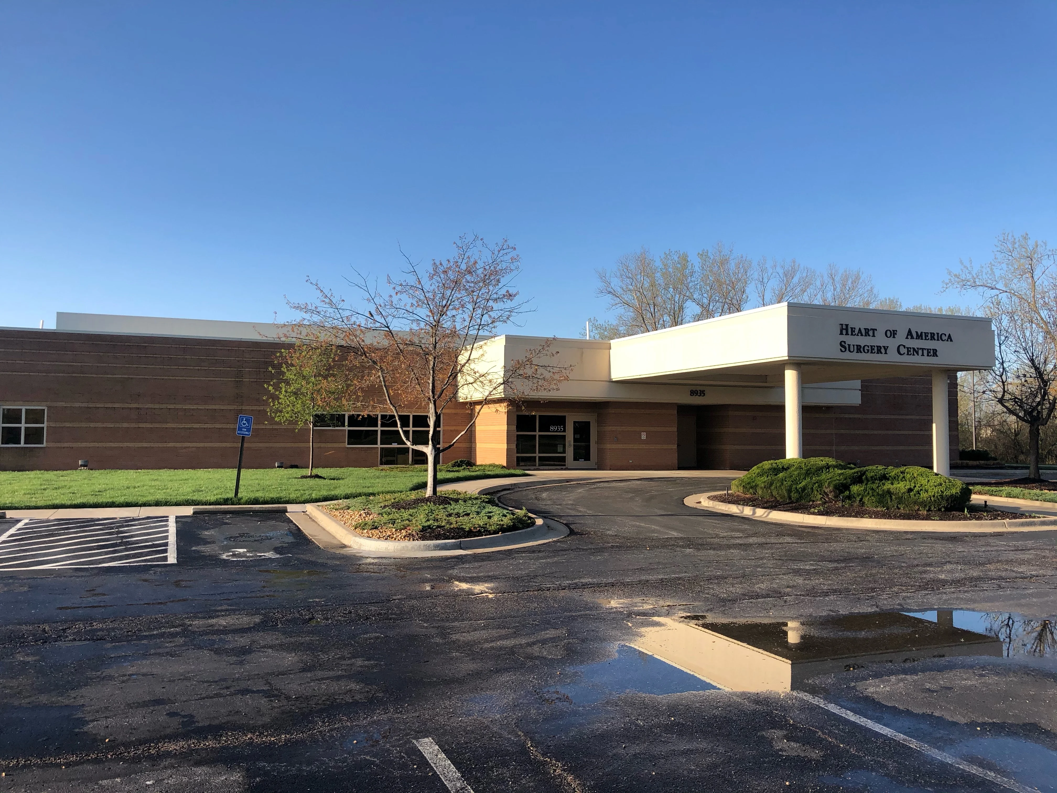 Heart of America Surgery Center — Sale in Kansas City, KS, photo 1 of 4