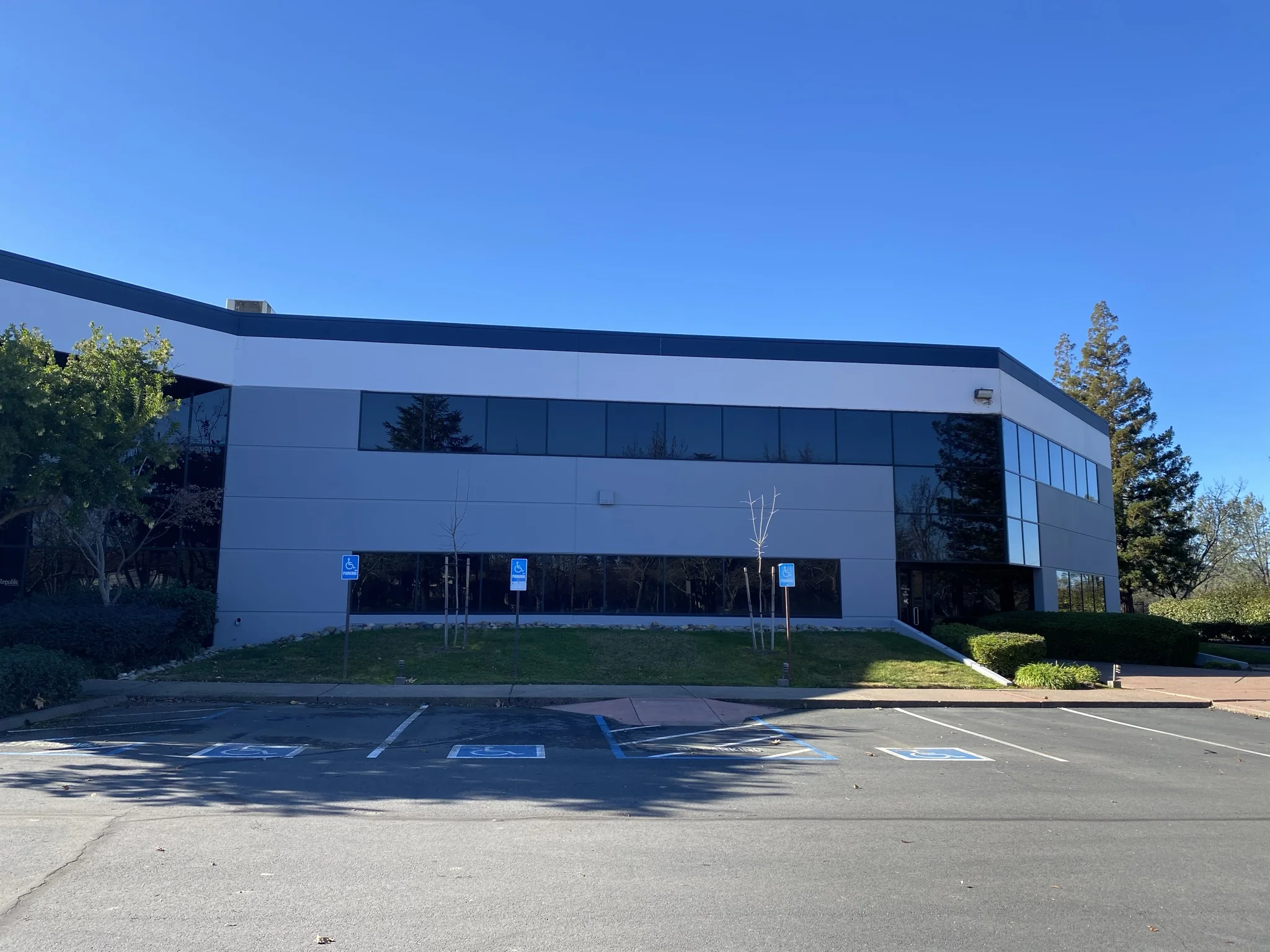 100 Blue Ravine Rd — Sale in Folsom, CA, photo 3 of 8