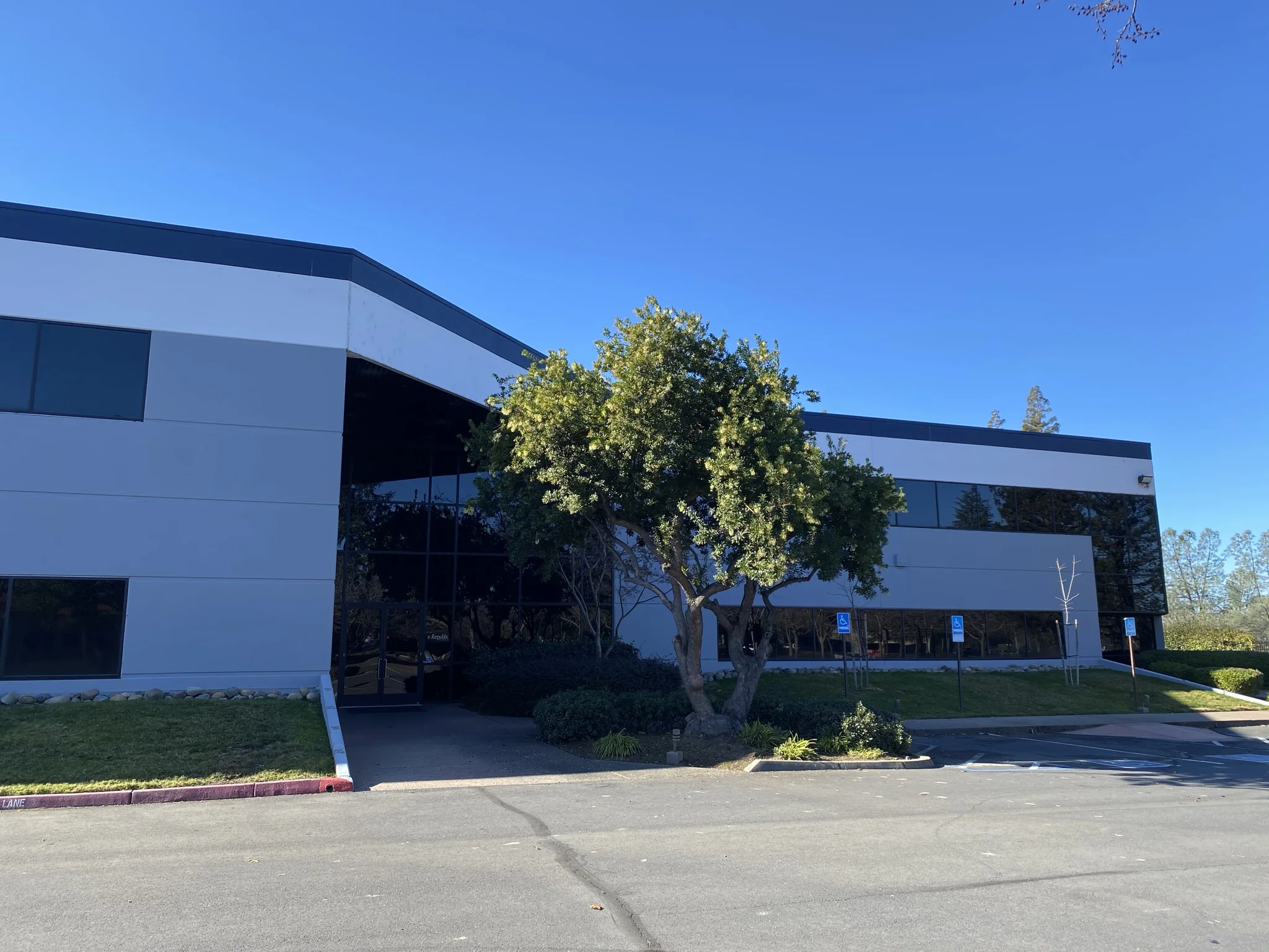 100 Blue Ravine Rd — Sale in Folsom, CA, photo 4 of 8