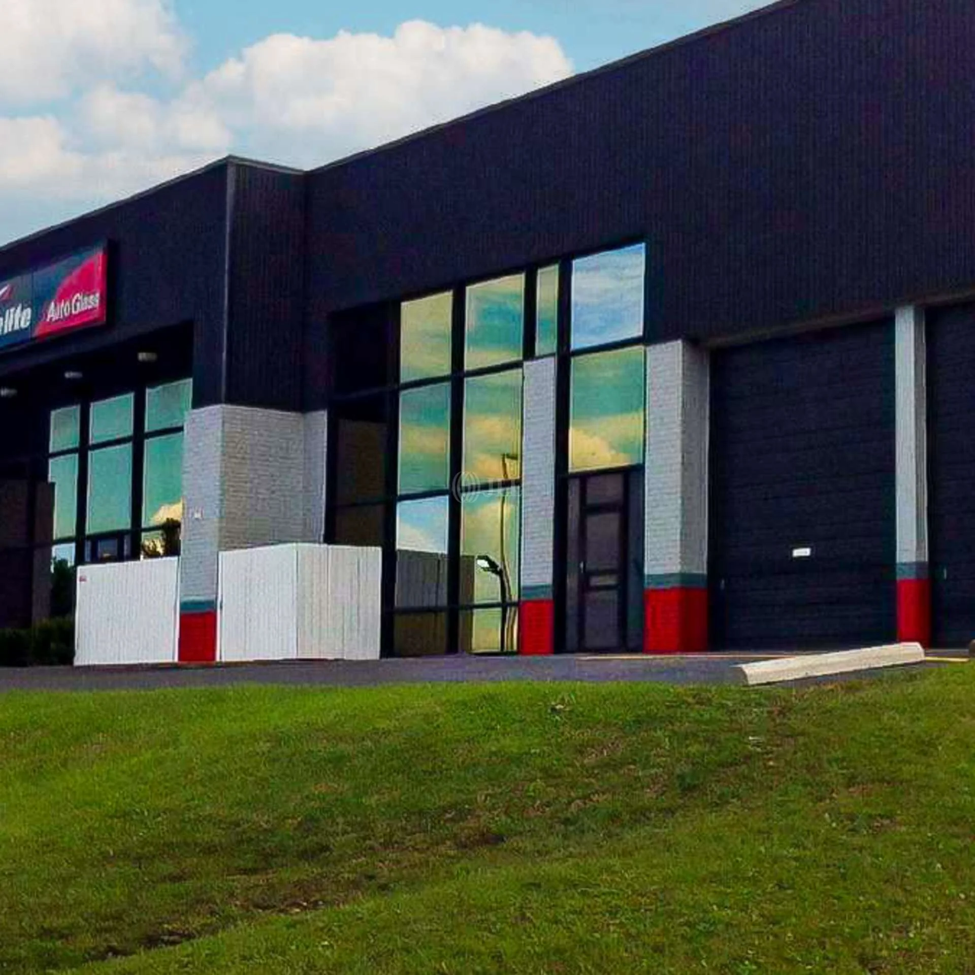 Automotive/Service Facility — Sale in Mobile, AL, photo 2 of 4