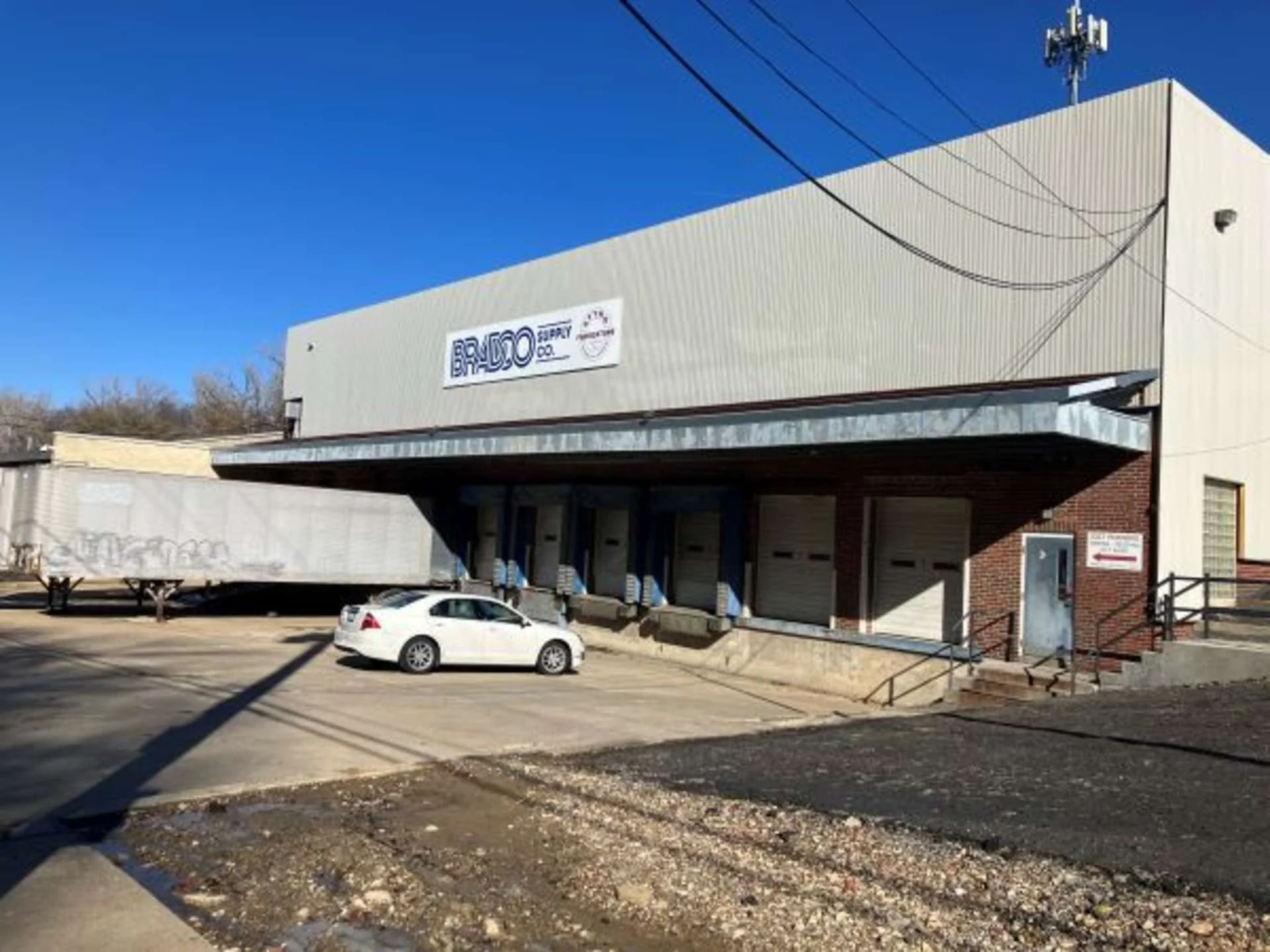 Bradco Supply — Sale in Kansas City, MO, photo 3 of 4