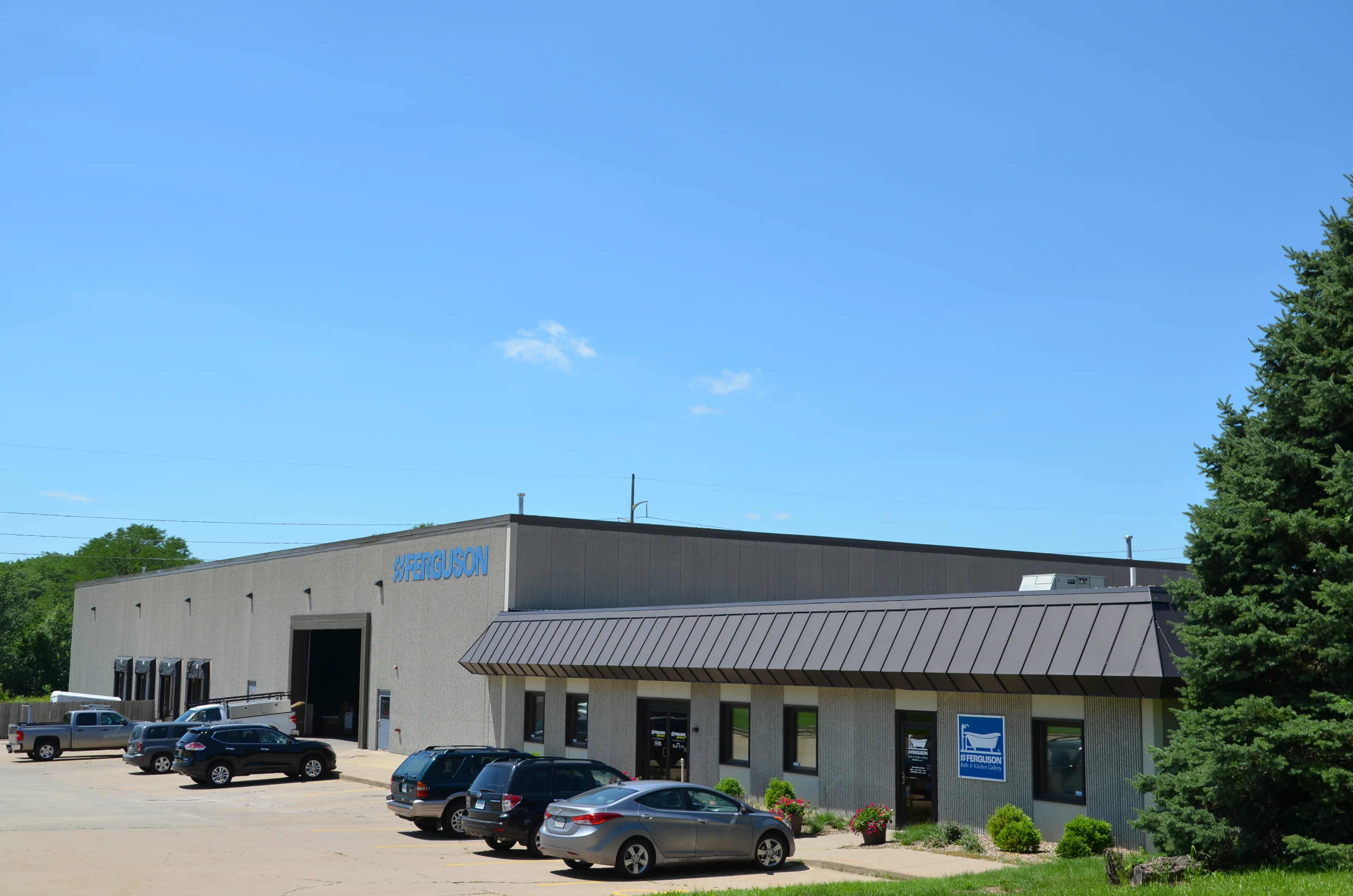 2134 NW 108th St — Sale in Clive, IA, photo 1 of 8