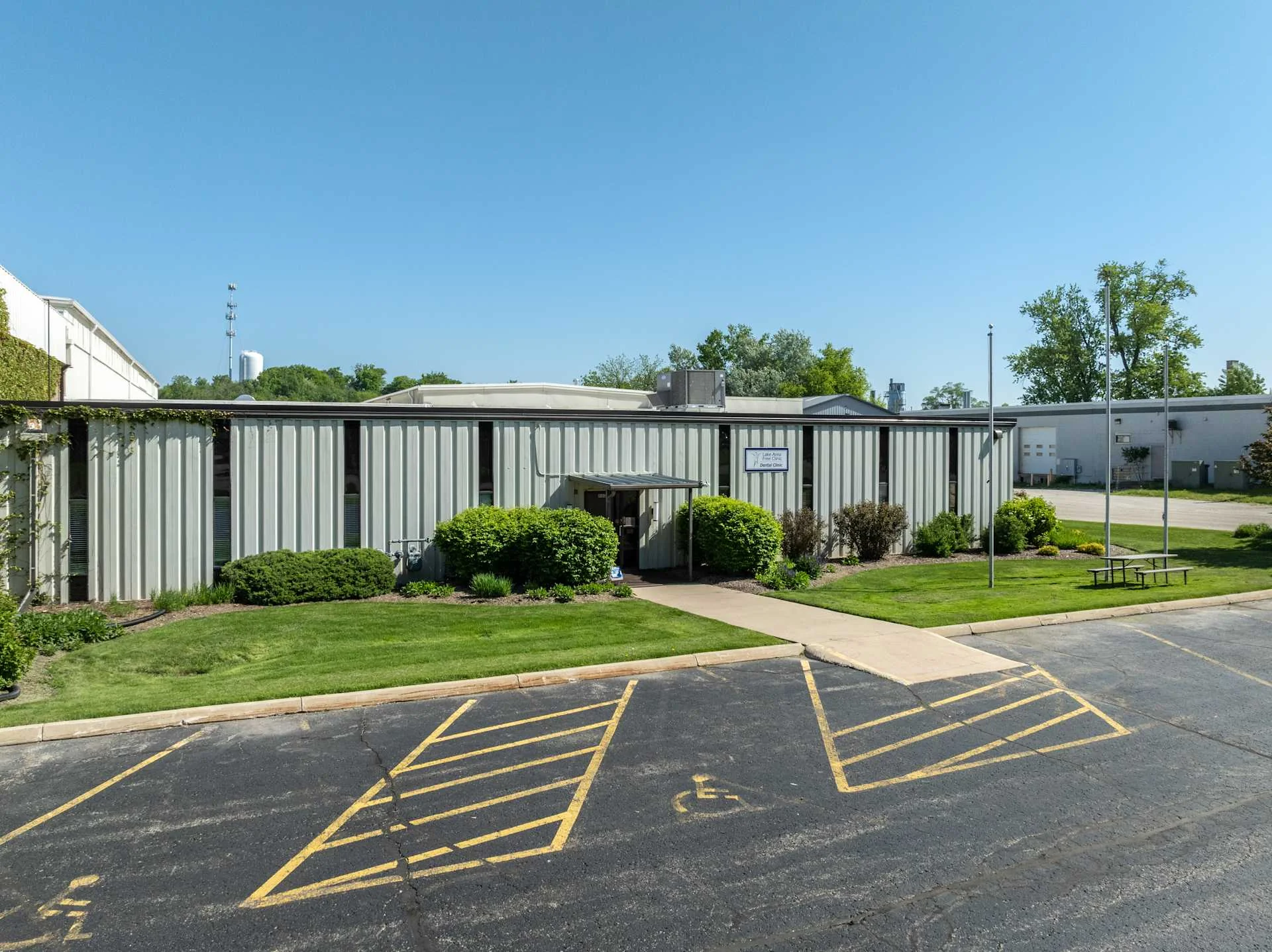 856 Armour Rd - photo 1 - Oconomowoc, WI