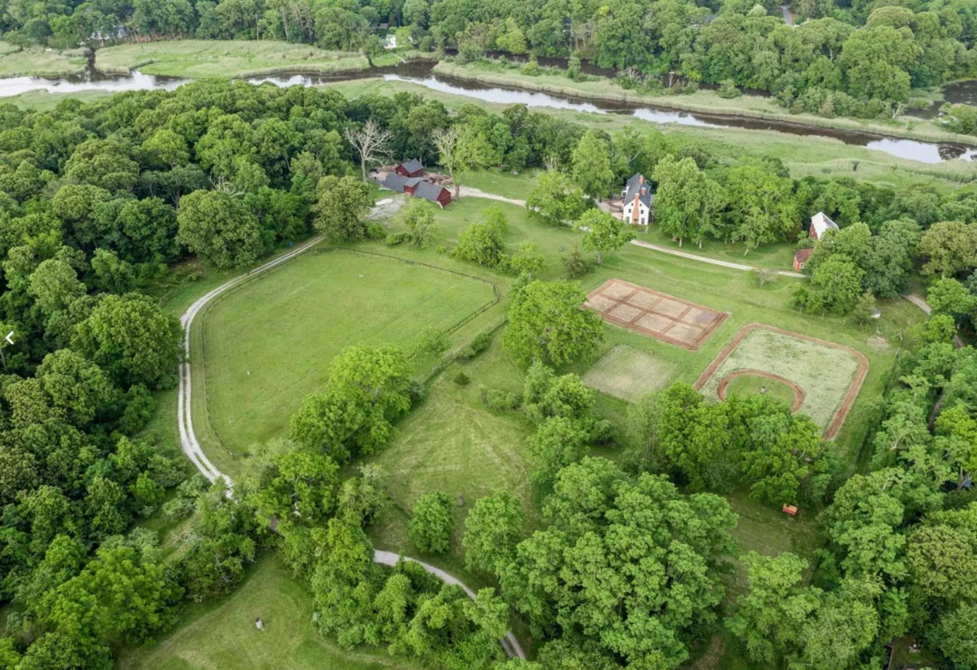 38 Landing Meadow Rd - photo 1 - Smithtown, NY