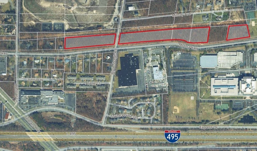 Motor Parkway & Blydenburgh Road — Sale in Hauppauge, NY, photo 1 of 4