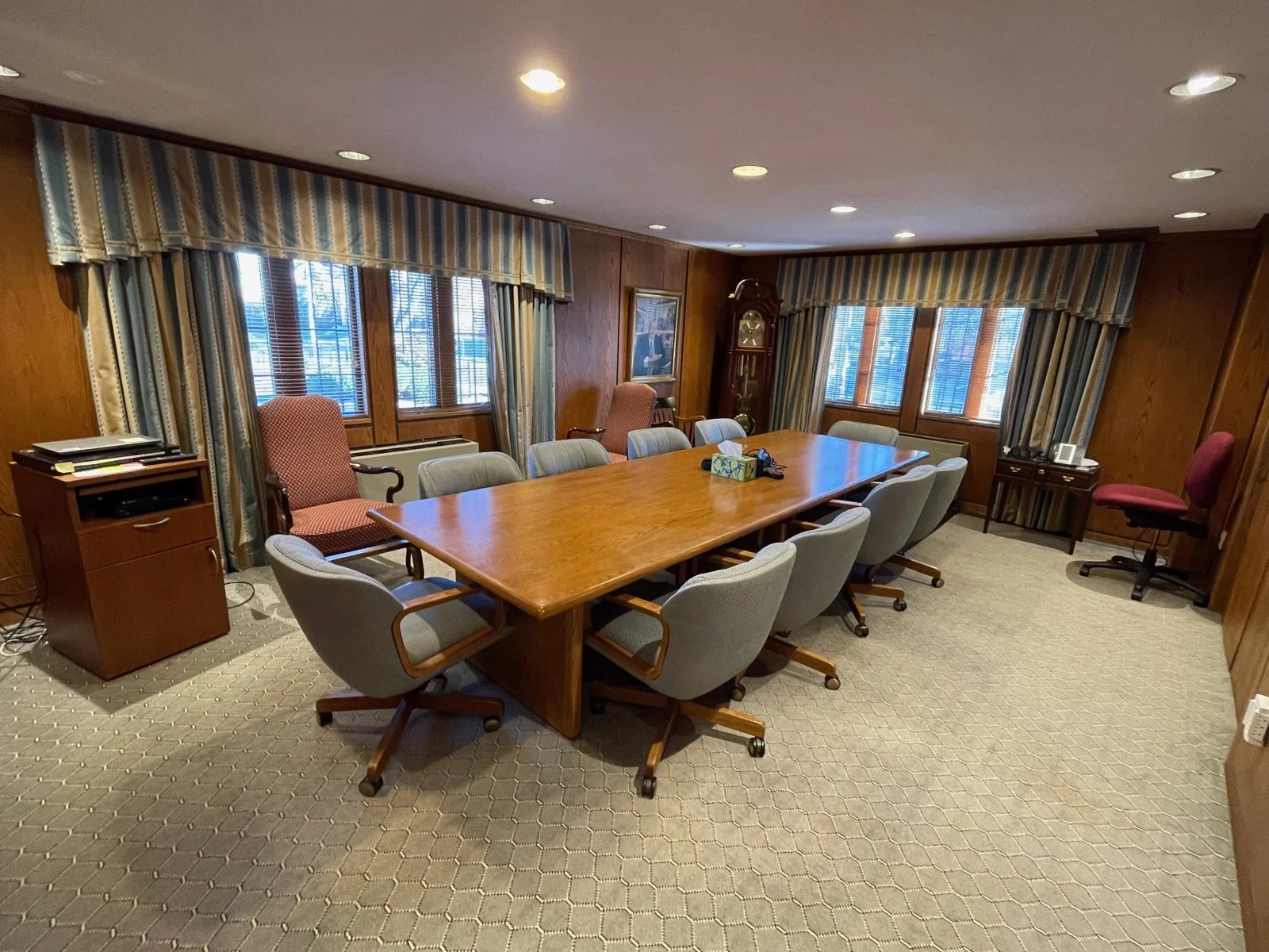Office in Hartford, CT — Sale in Hartford, CT, photo 3 of 6