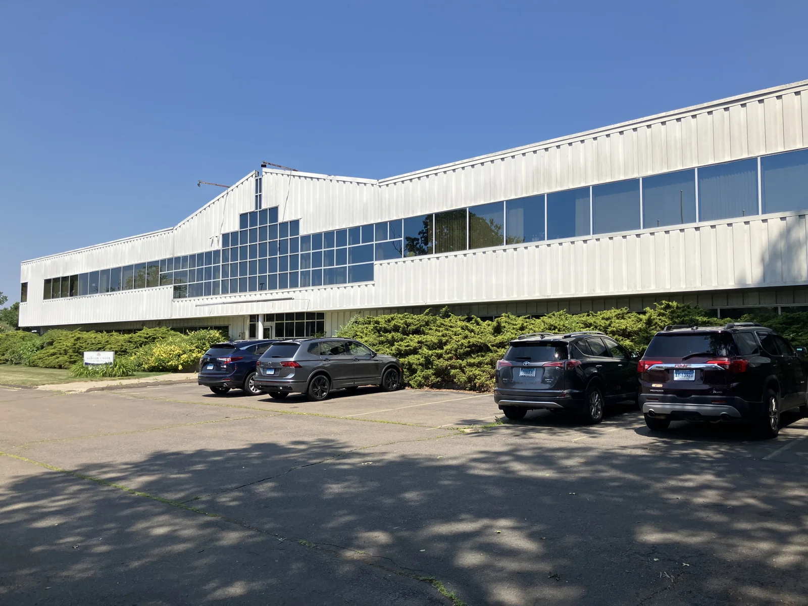 30 Corporate Drive — Lease in North Haven, CT, photo 2 of 8
