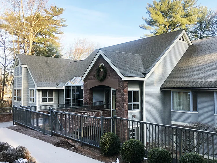 Office in Simsbury, CT — Sale in Simsbury, CT, photo 1 of 8