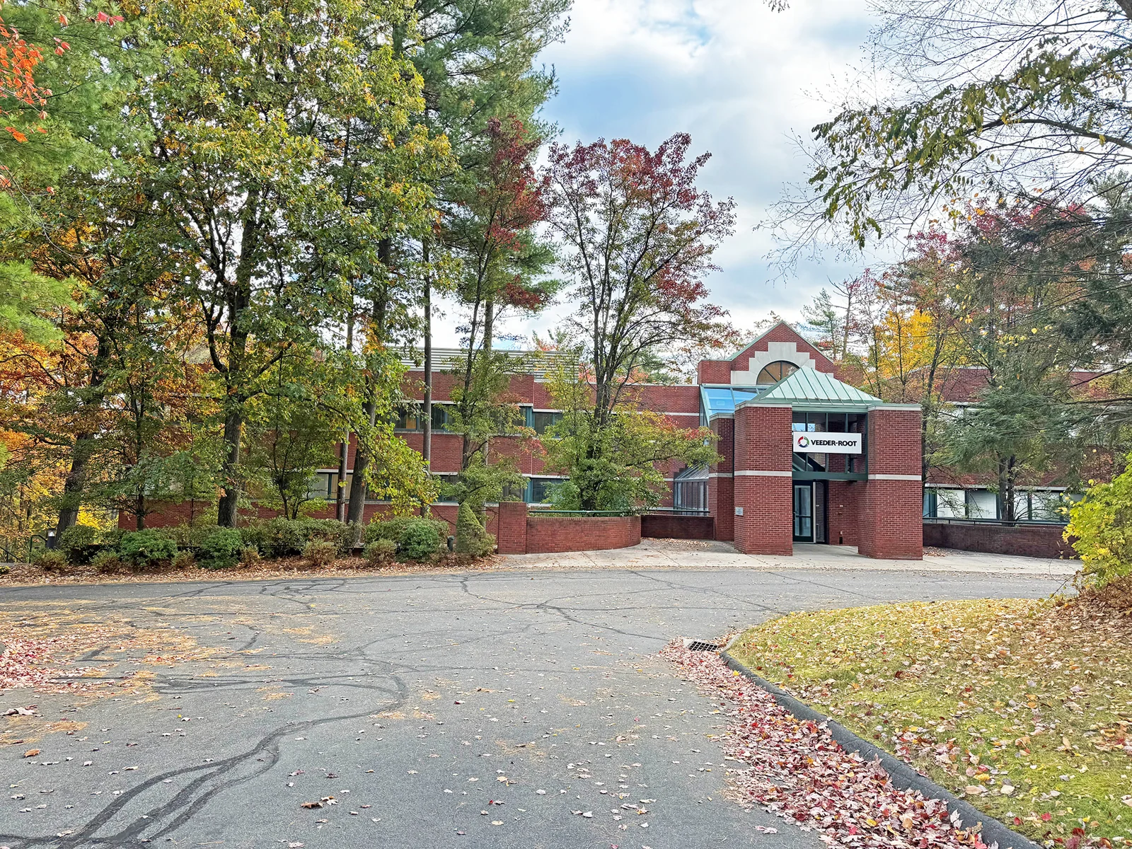Office in Simsbury, CT — Sale in Simsbury, CT, photo 1 of 5