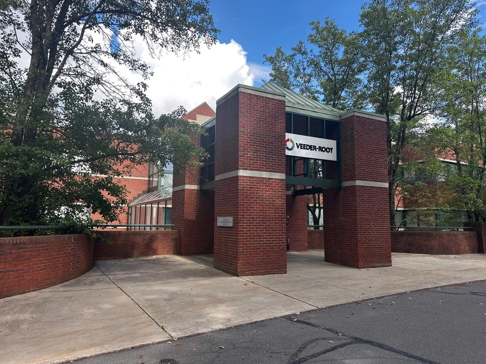 Office in Simsbury, CT — Sale in Simsbury, CT, photo 2 of 5