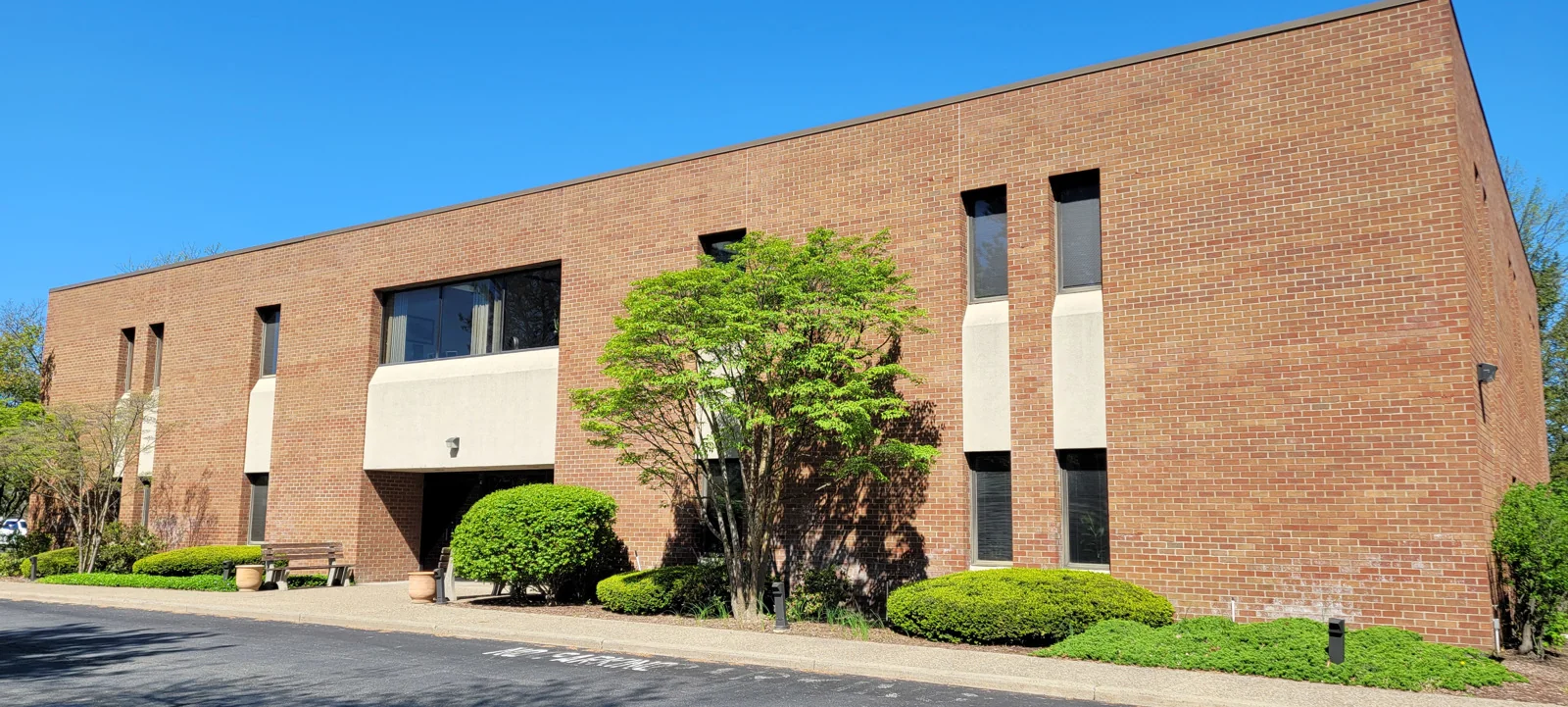 Office in Colonie, NY — Sale in Colonie, NY, photo 1 of 2
